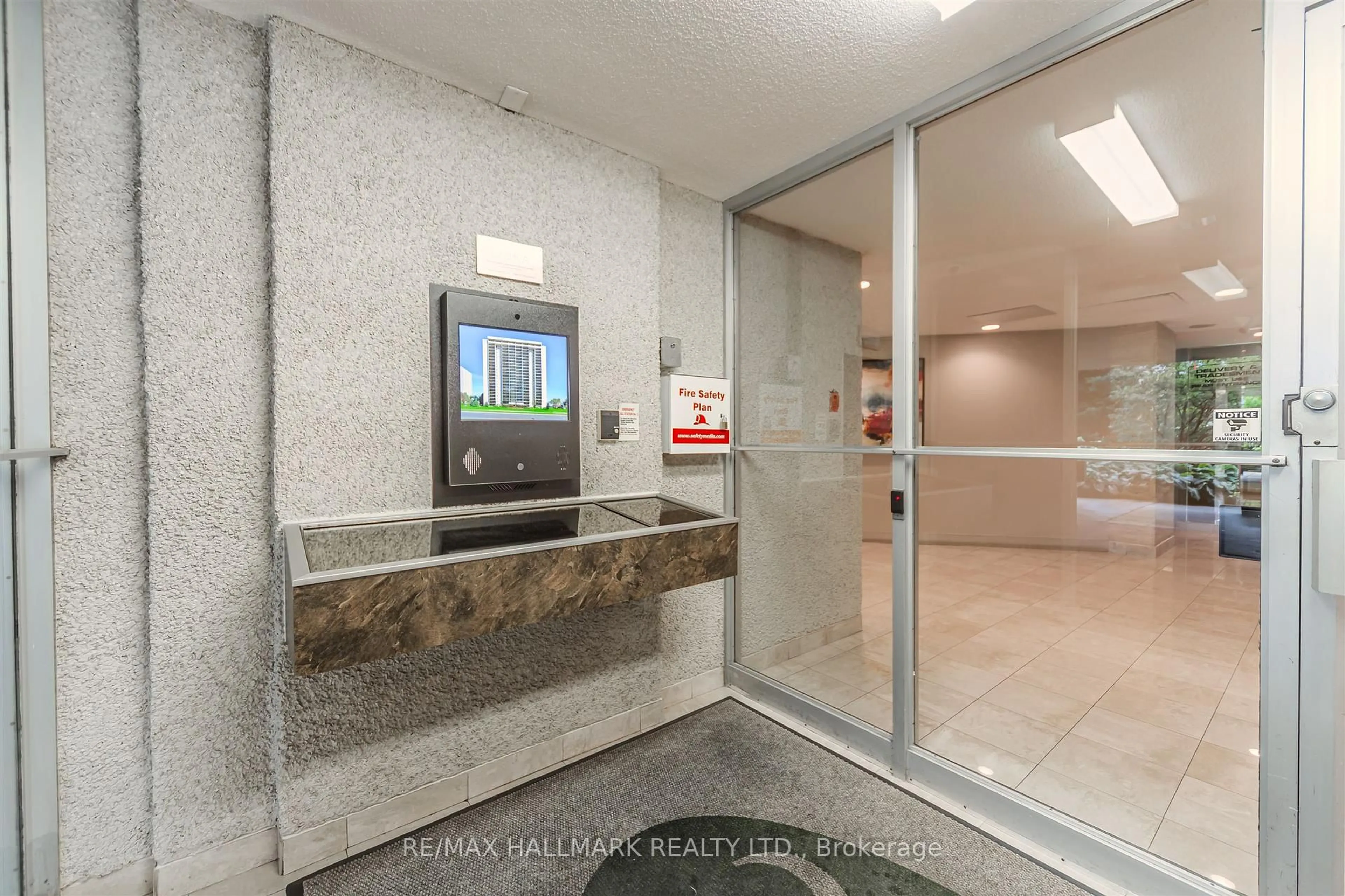 Indoor foyer for 299 Mill Rd #406, Toronto Ontario M9C 4V9