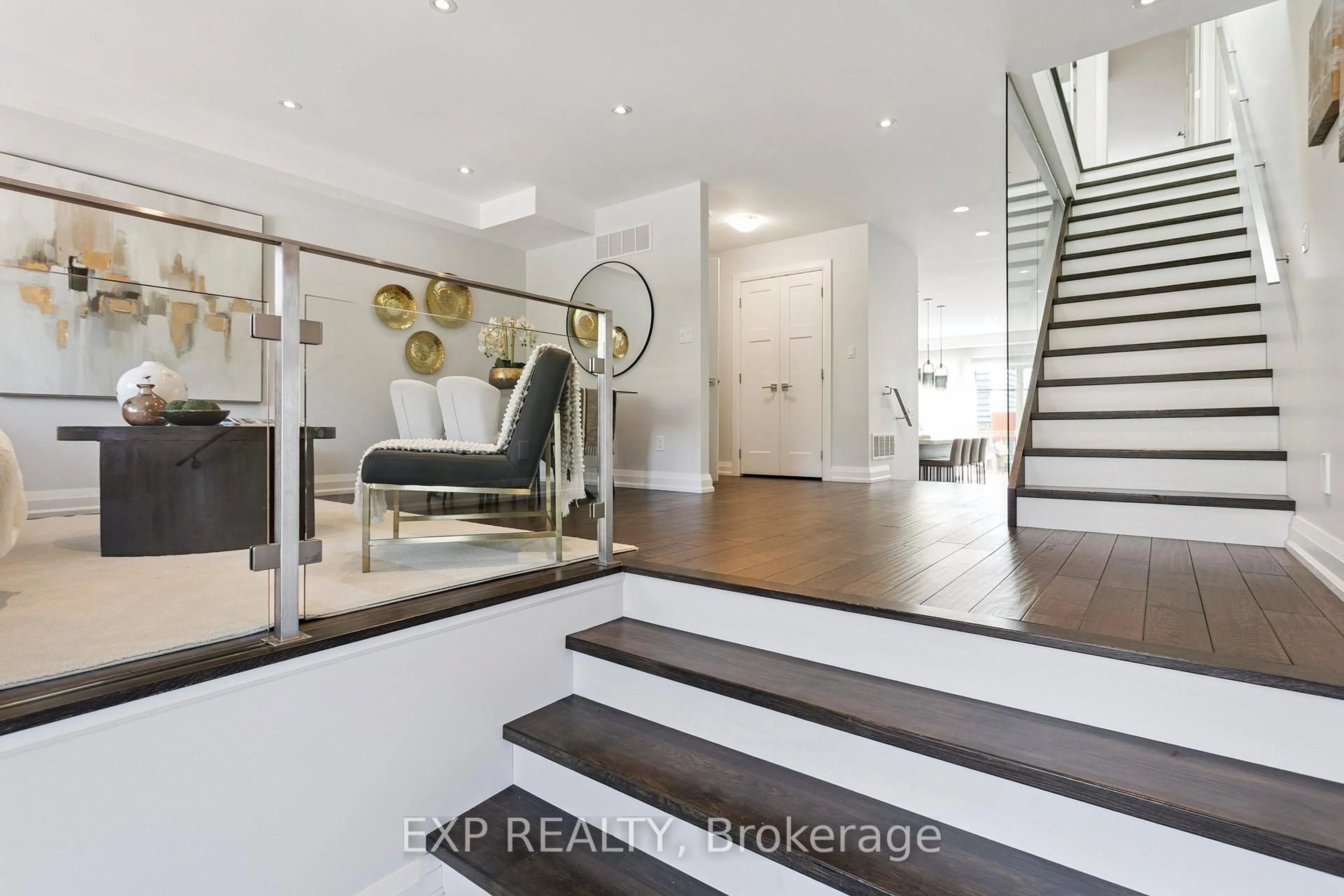 Indoor entryway for 105 Twenty Second St, Toronto Ontario M8V 3M5