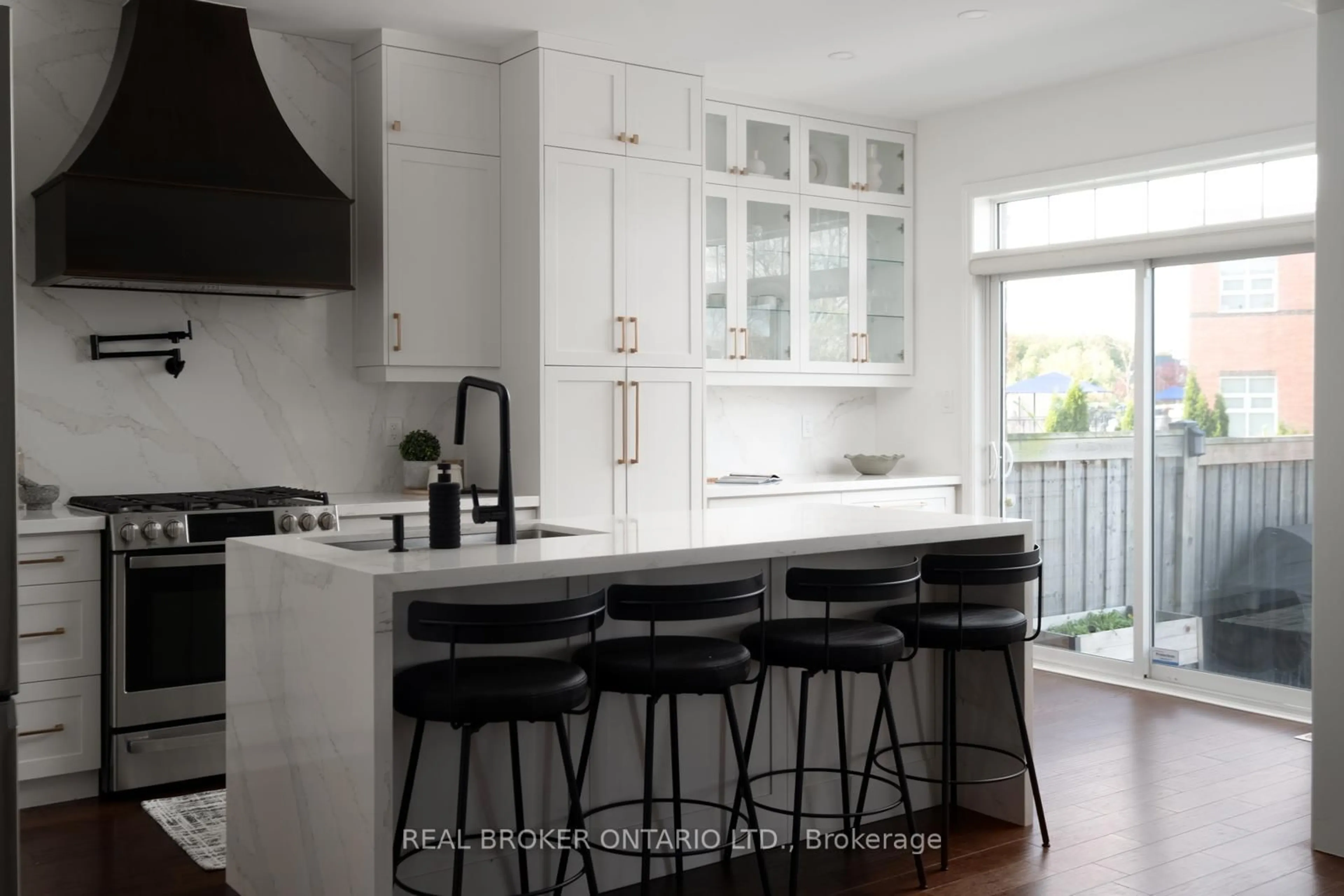 Contemporary kitchen, unknown for 40 Divinity Circ, Brampton Ontario L7A 3Y3