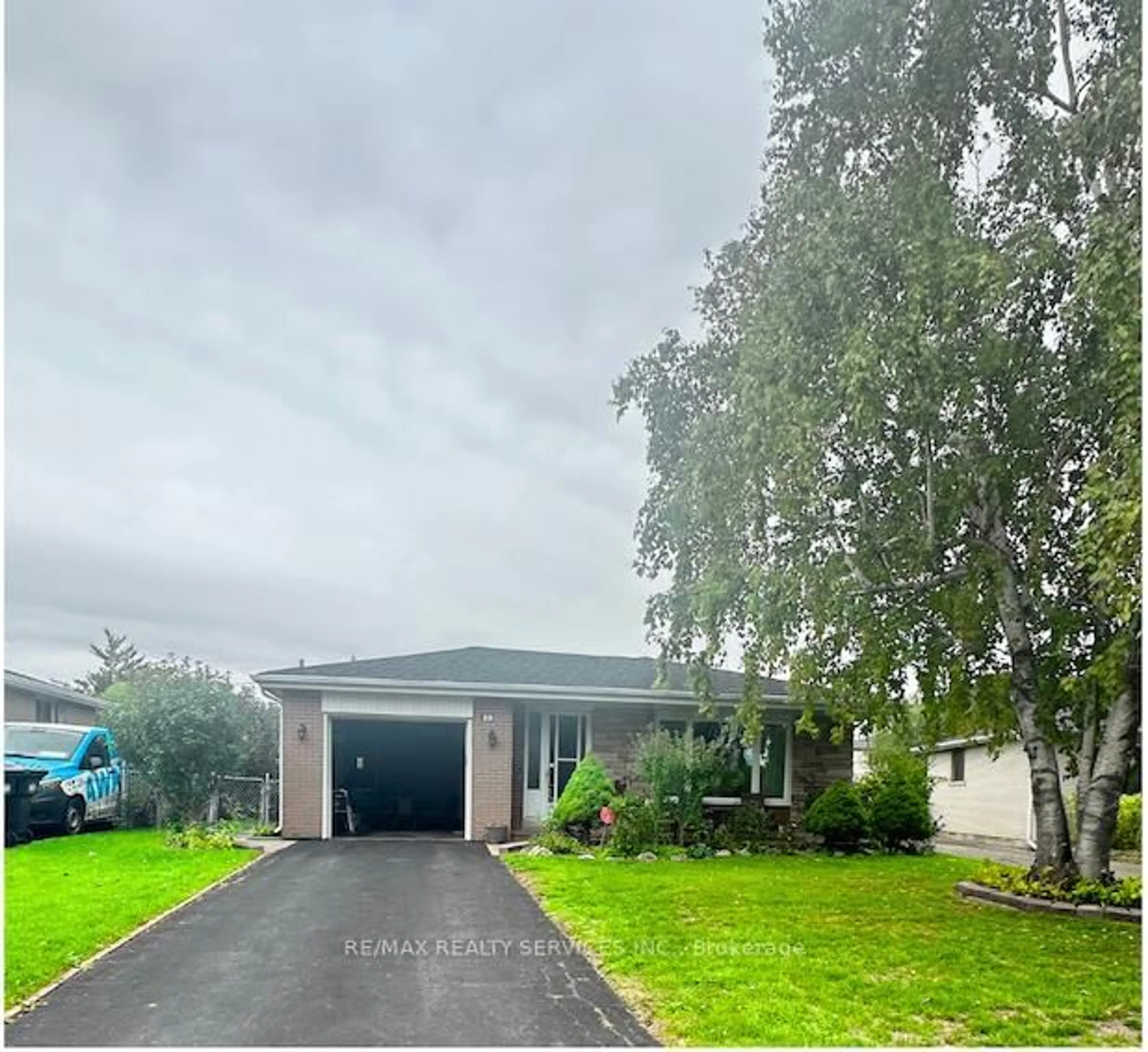 A pic from outside/outdoor area/front of a property/back of a property/a pic from drone, street for 59 Belmont Dr, Brampton Ontario L6T 2K5