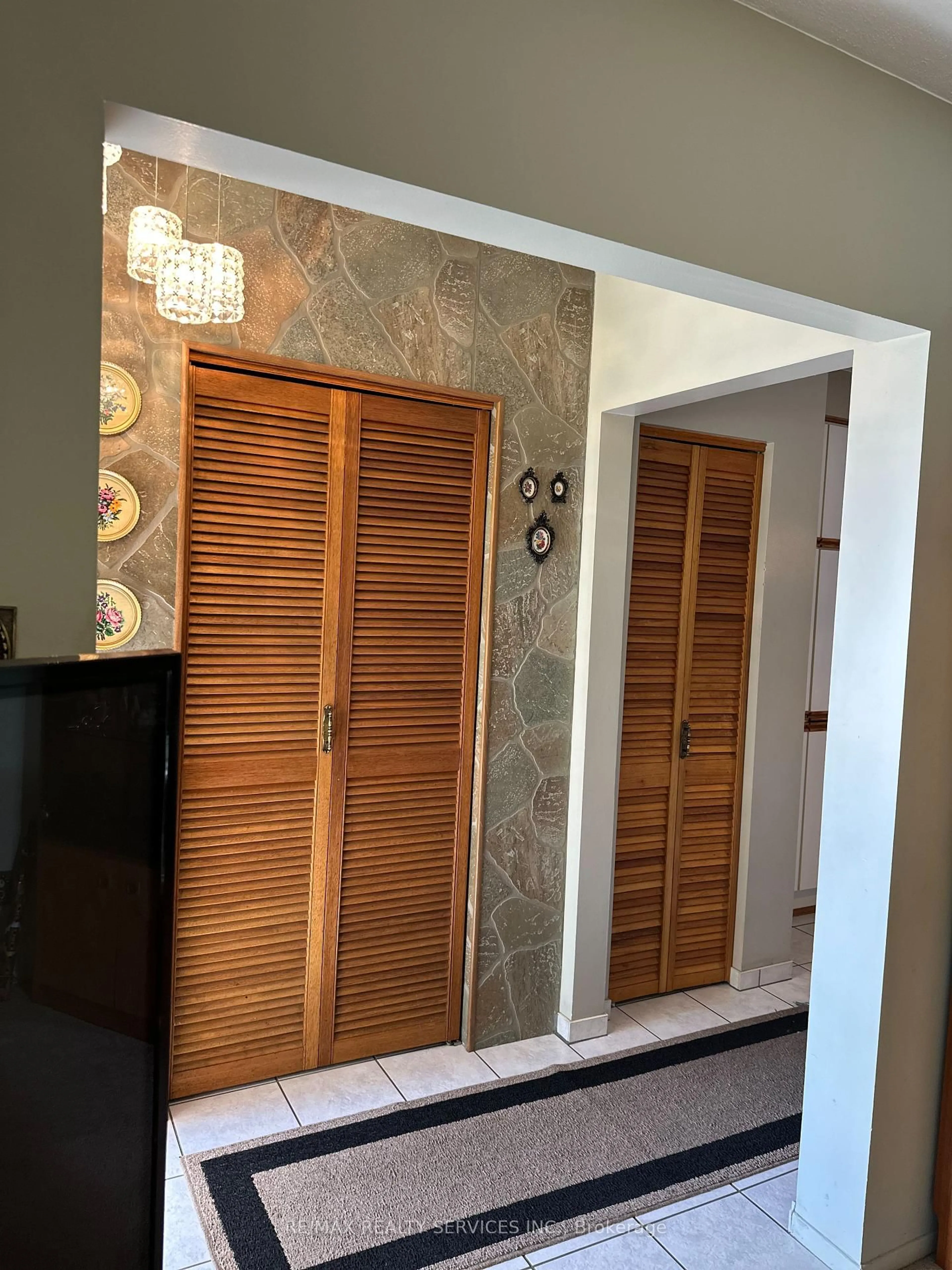 Indoor entryway for 59 Belmont Dr, Brampton Ontario L6T 2K5