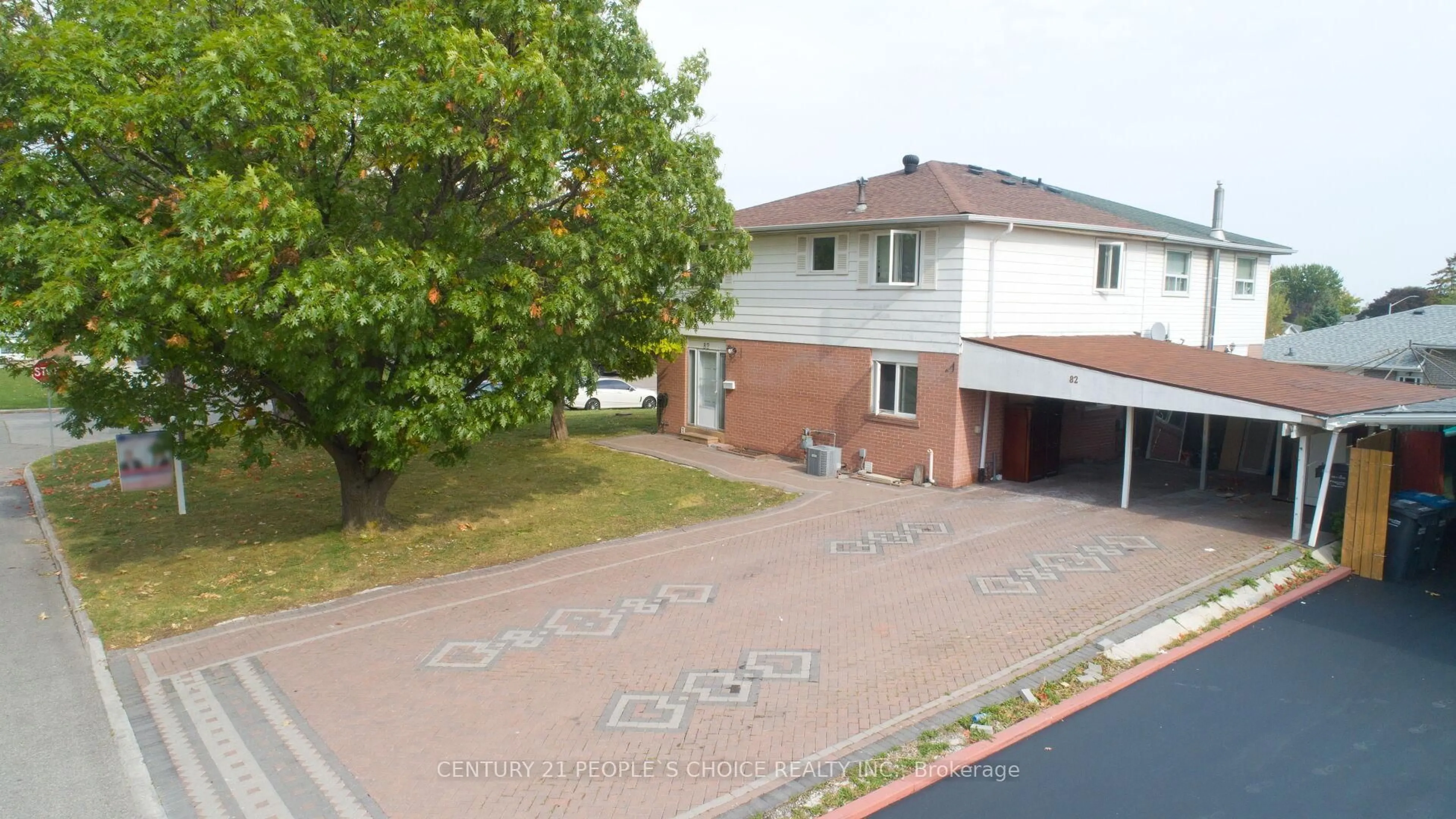 A pic from outside/outdoor area/front of a property/back of a property/a pic from drone, street for 82 Davenport Cres, Brampton Ontario L6T 3L6