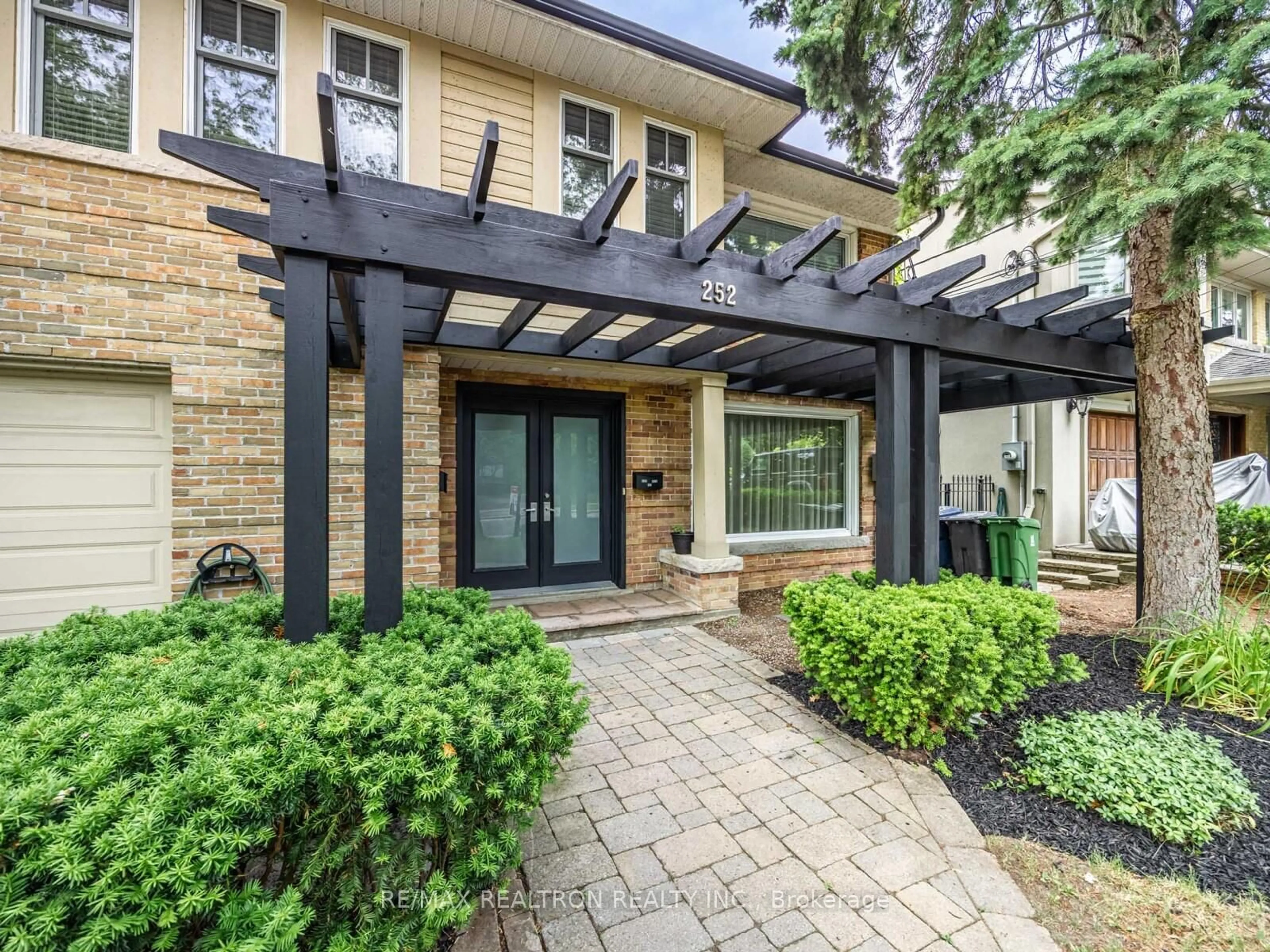 Home with brick exterior material, street for 252 Ellis Ave, Toronto Ontario M6S 2X2
