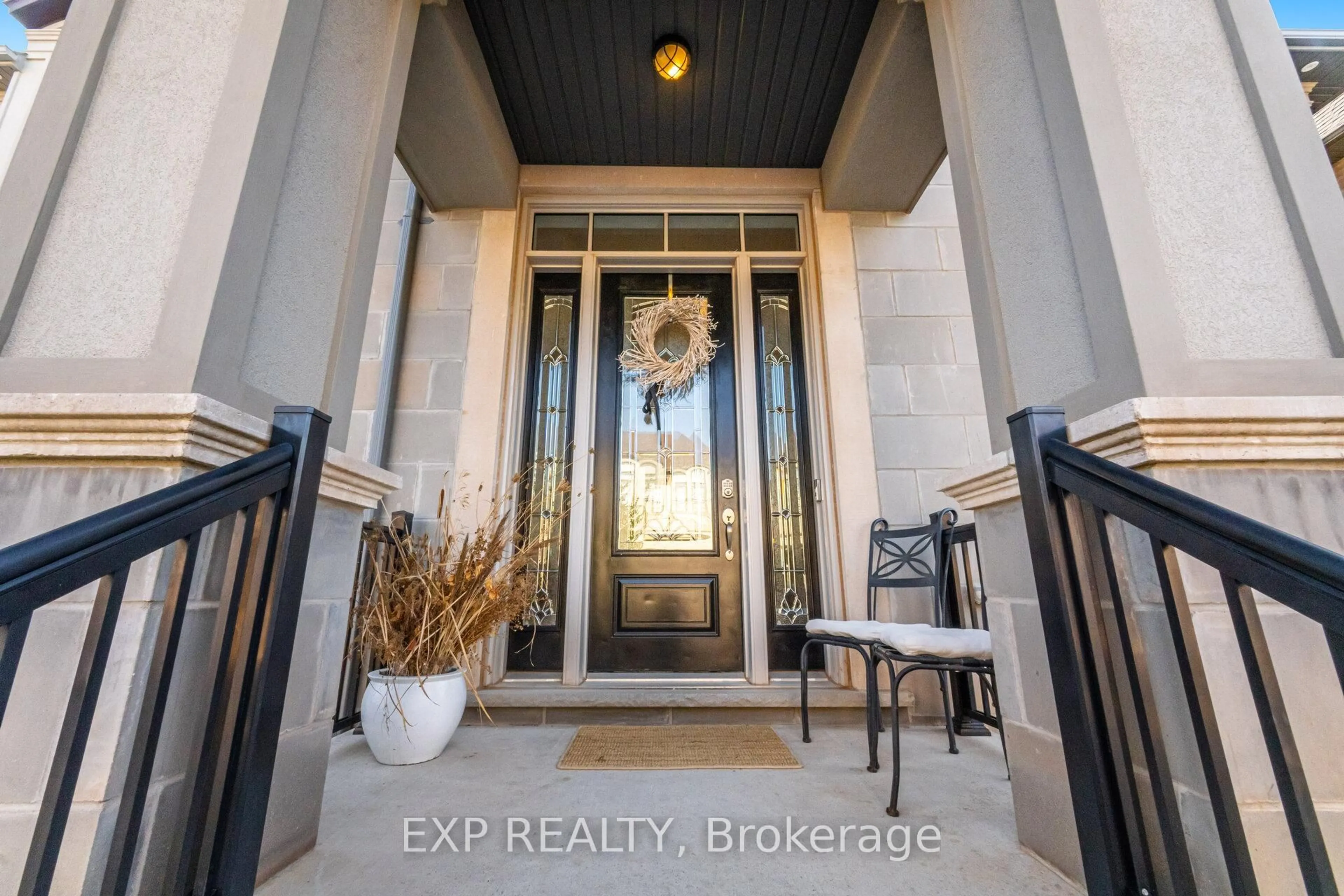 Indoor entryway for 3102 Millicent Ave, Oakville Ontario L6H 0V2