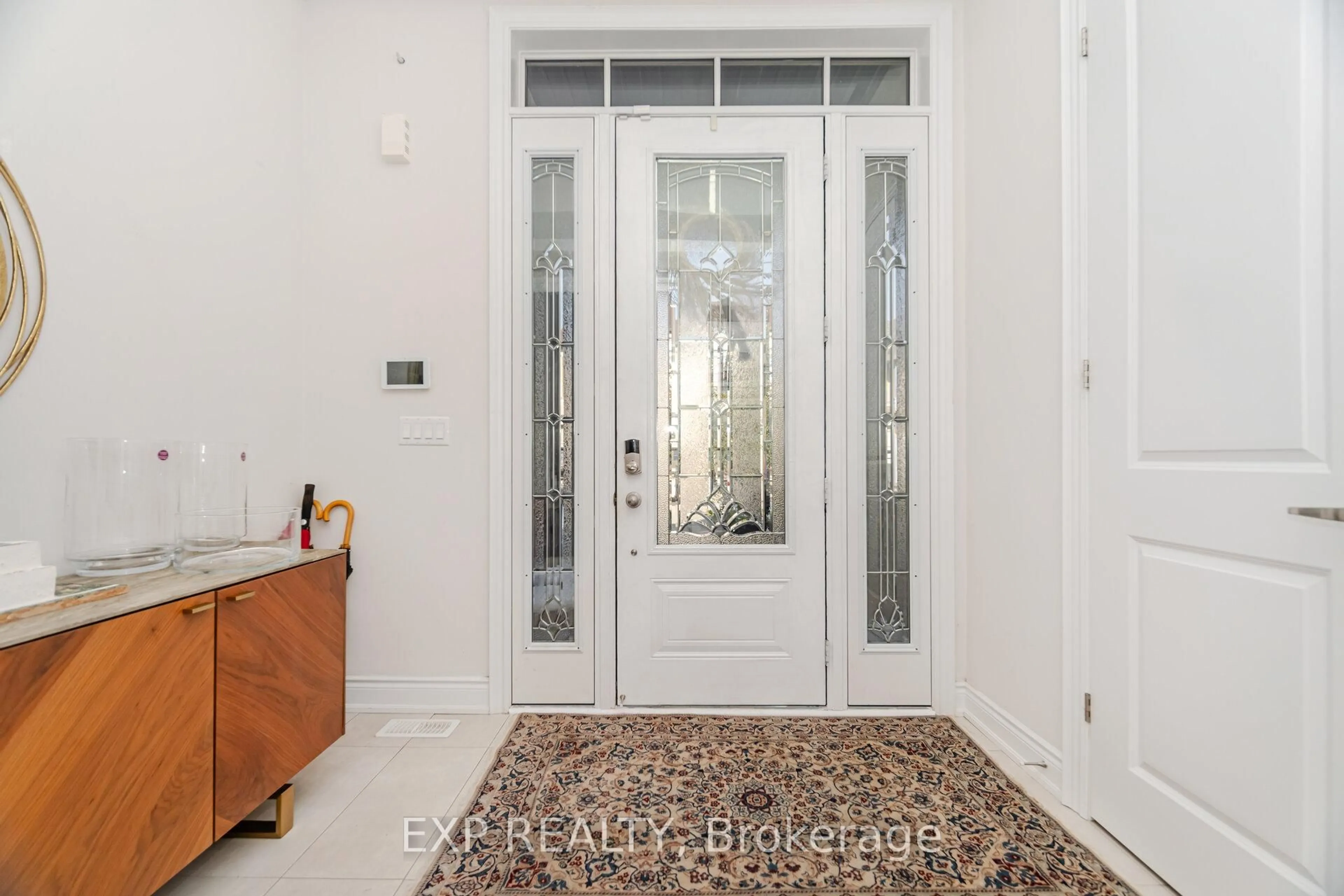 Indoor entryway for 3102 Millicent Ave, Oakville Ontario L6H 0V2