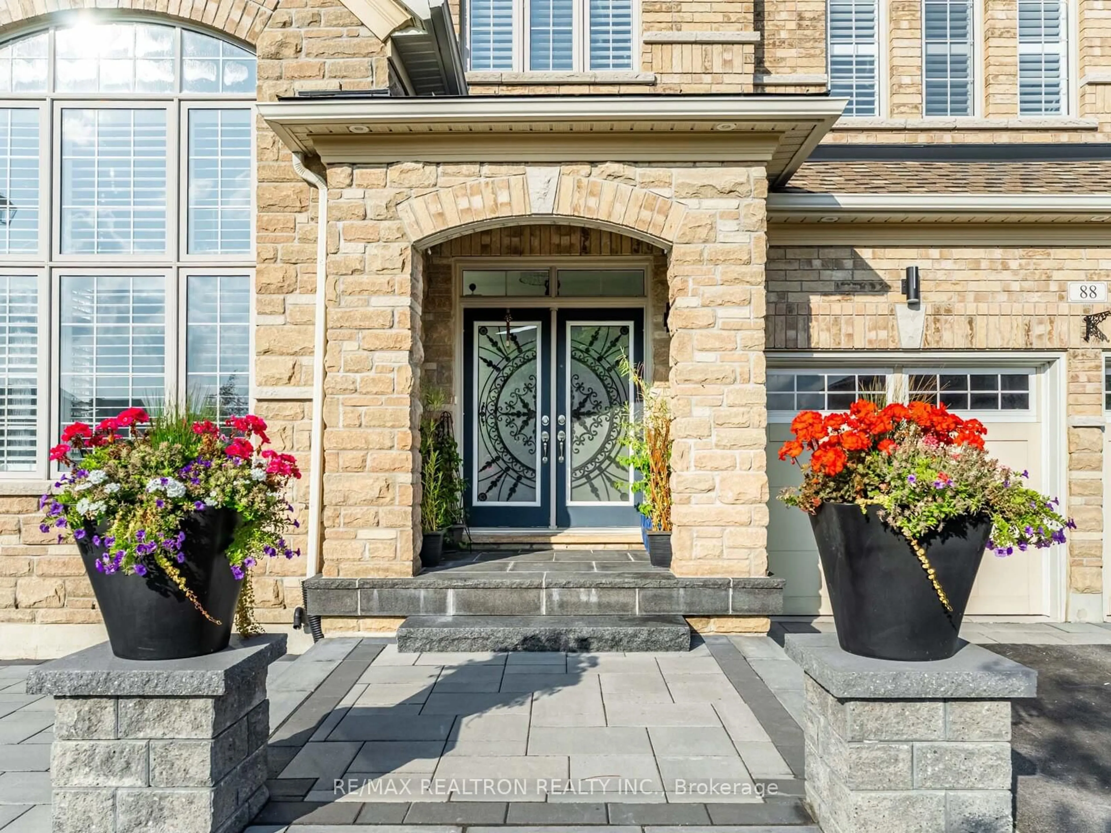 Indoor entryway for 88 Hidden Lake Tr, Halton Hills Ontario L0P 1K0