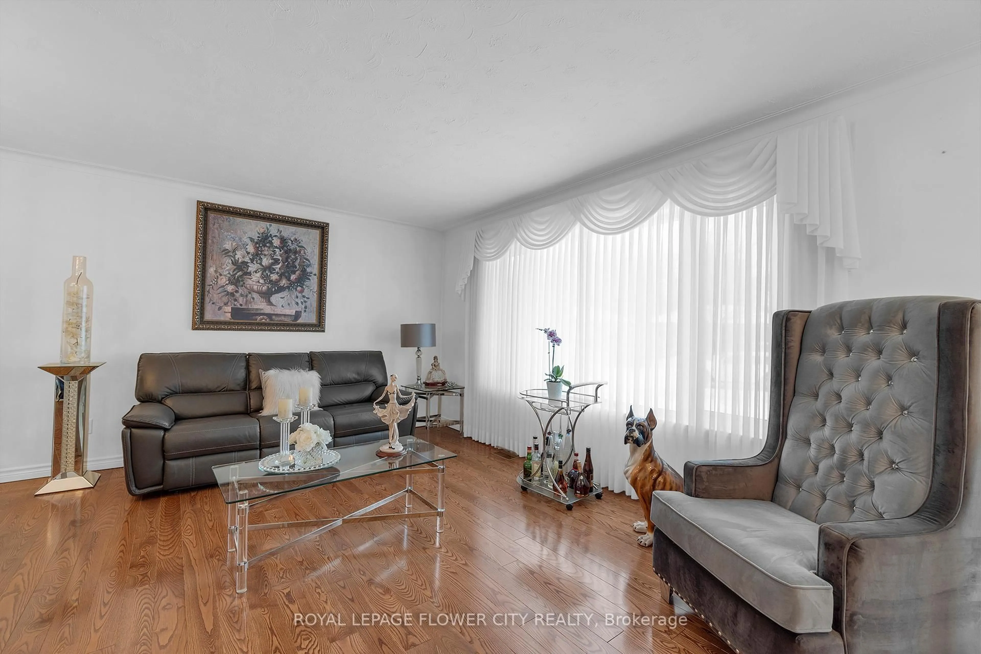 Living room with furniture, wood/laminate floor for 13 Bairstow Cres, Halton Hills Ontario L7G 1L9