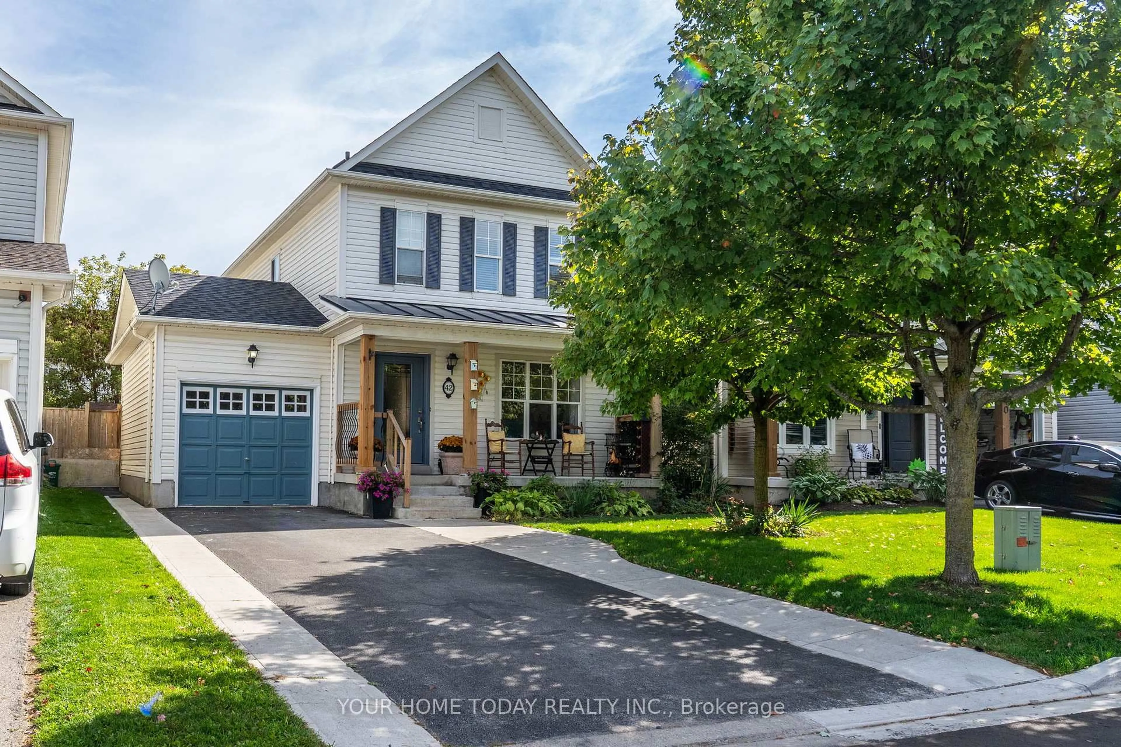 Home with vinyl exterior material, street for 42 Bonnette St, Halton Hills Ontario L7J 2Z6