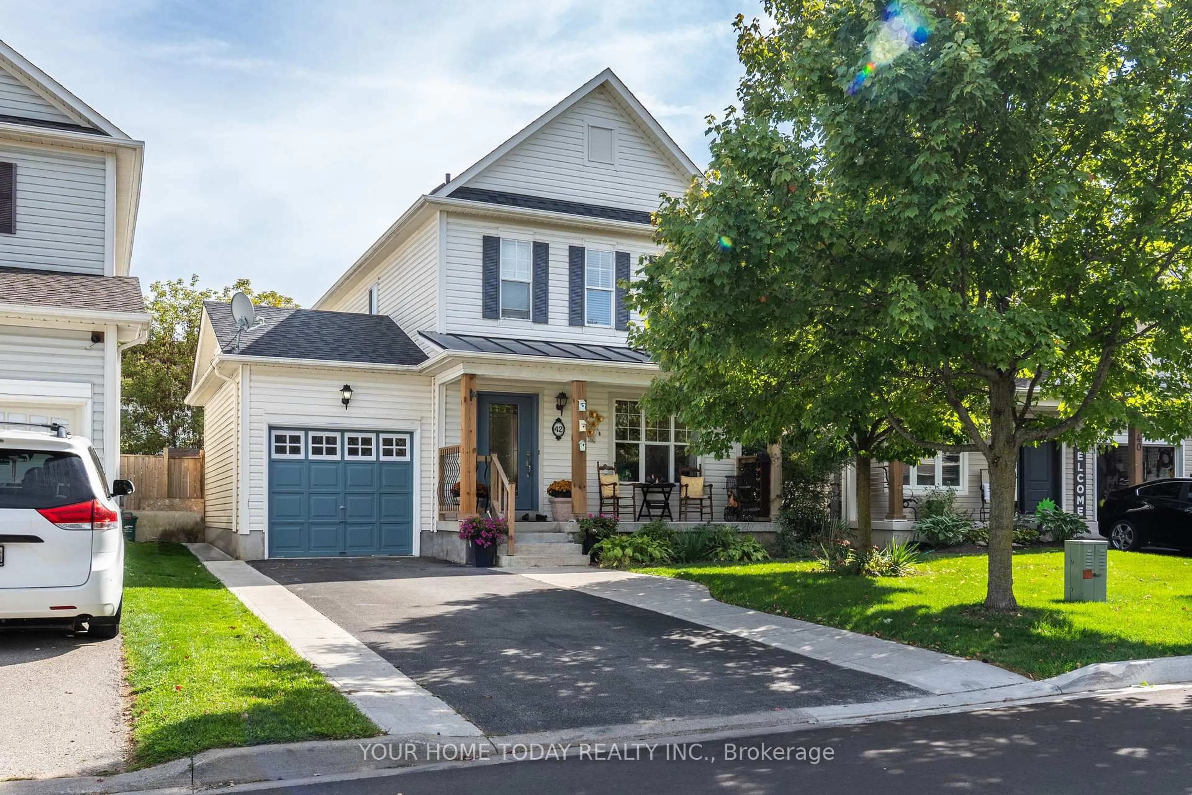 Home with vinyl exterior material, street for 42 Bonnette St, Halton Hills Ontario L7J 2Z6