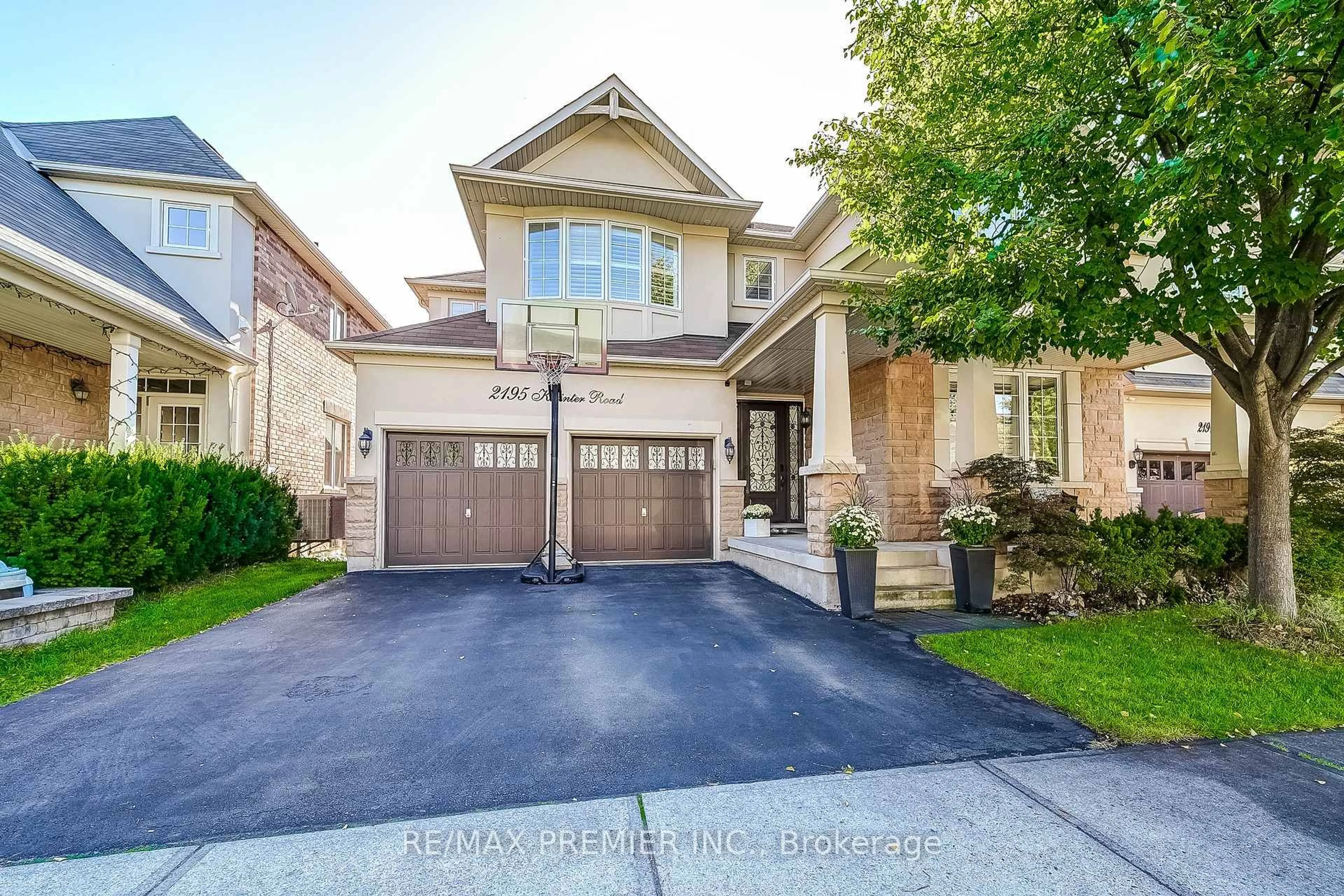Home with brick exterior material, street for 2195 Kwinter Rd, Oakville Ontario L6M 0G1