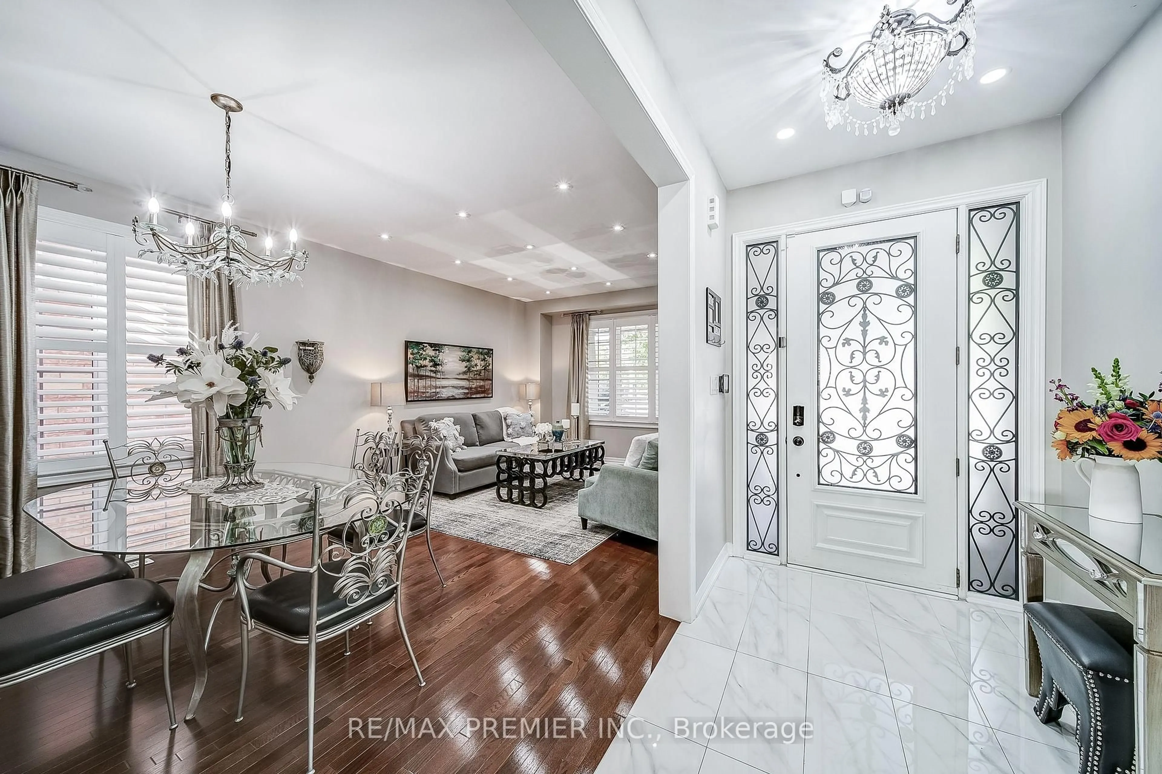 Indoor entryway for 2195 Kwinter Rd, Oakville Ontario L6M 0G1