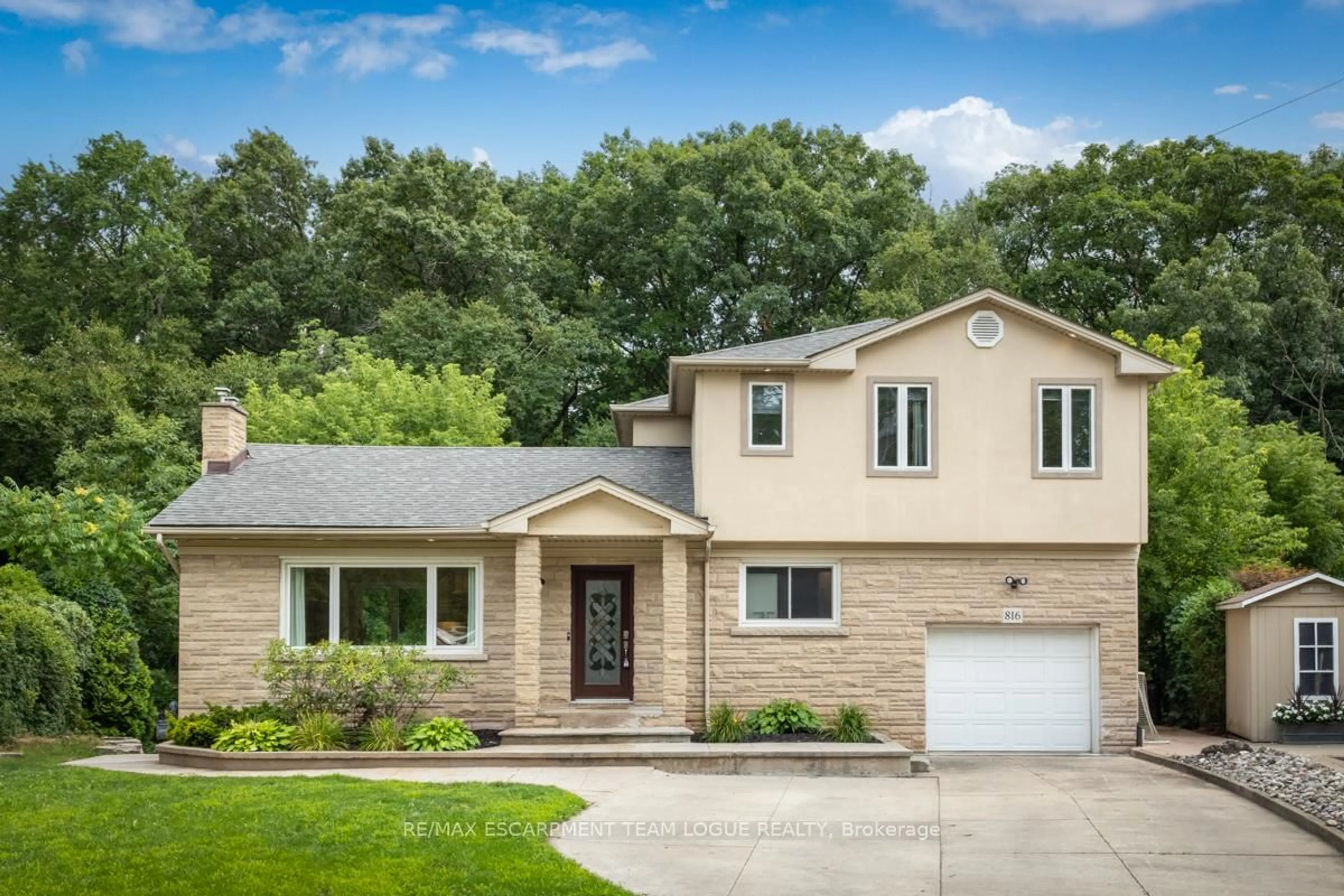 Home with brick exterior material, street for 816 Tanager Ave, Burlington Ontario L7T 2Y2