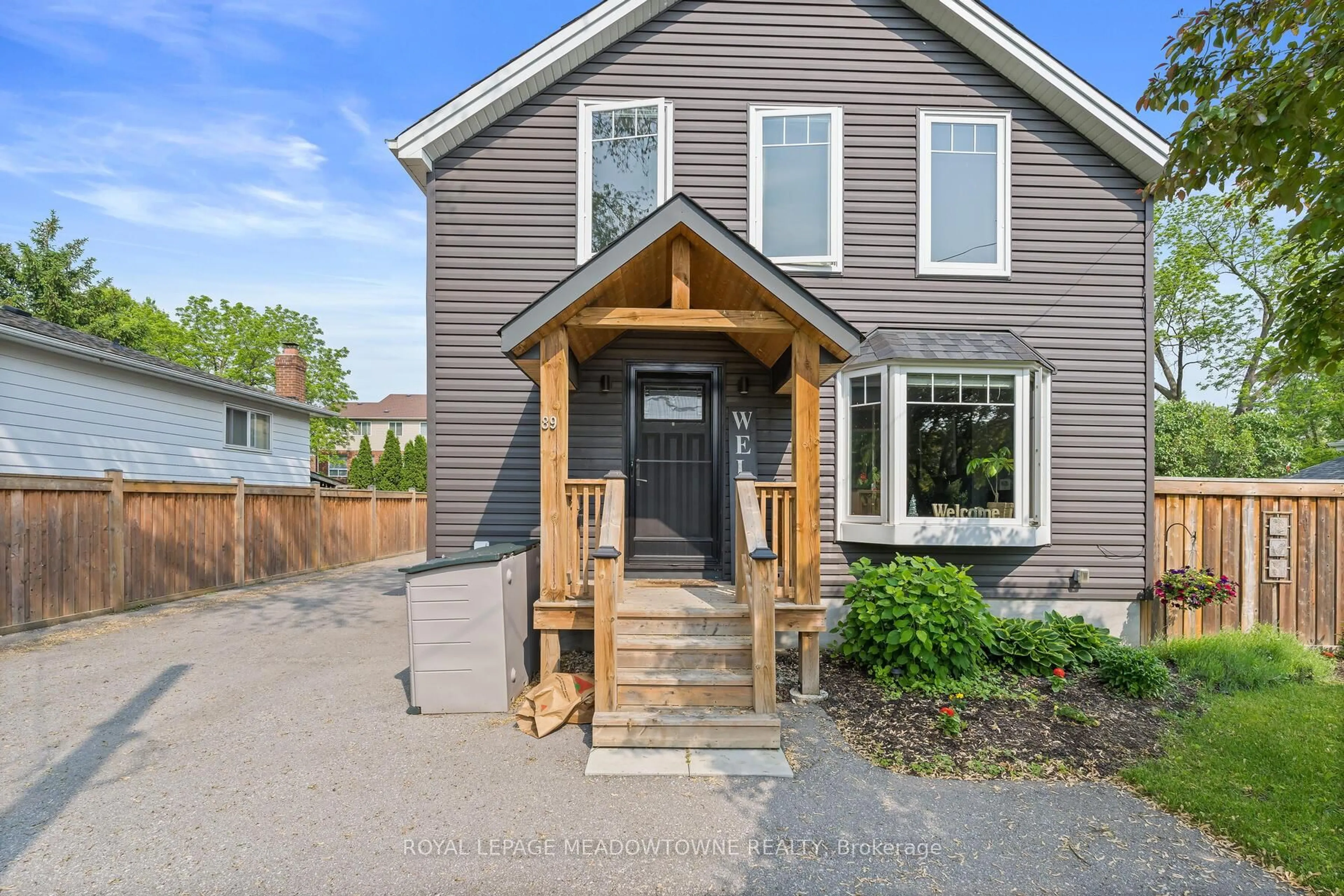 Home with vinyl exterior material, street for 89 John St, Halton Hills Ontario L7G 2J9