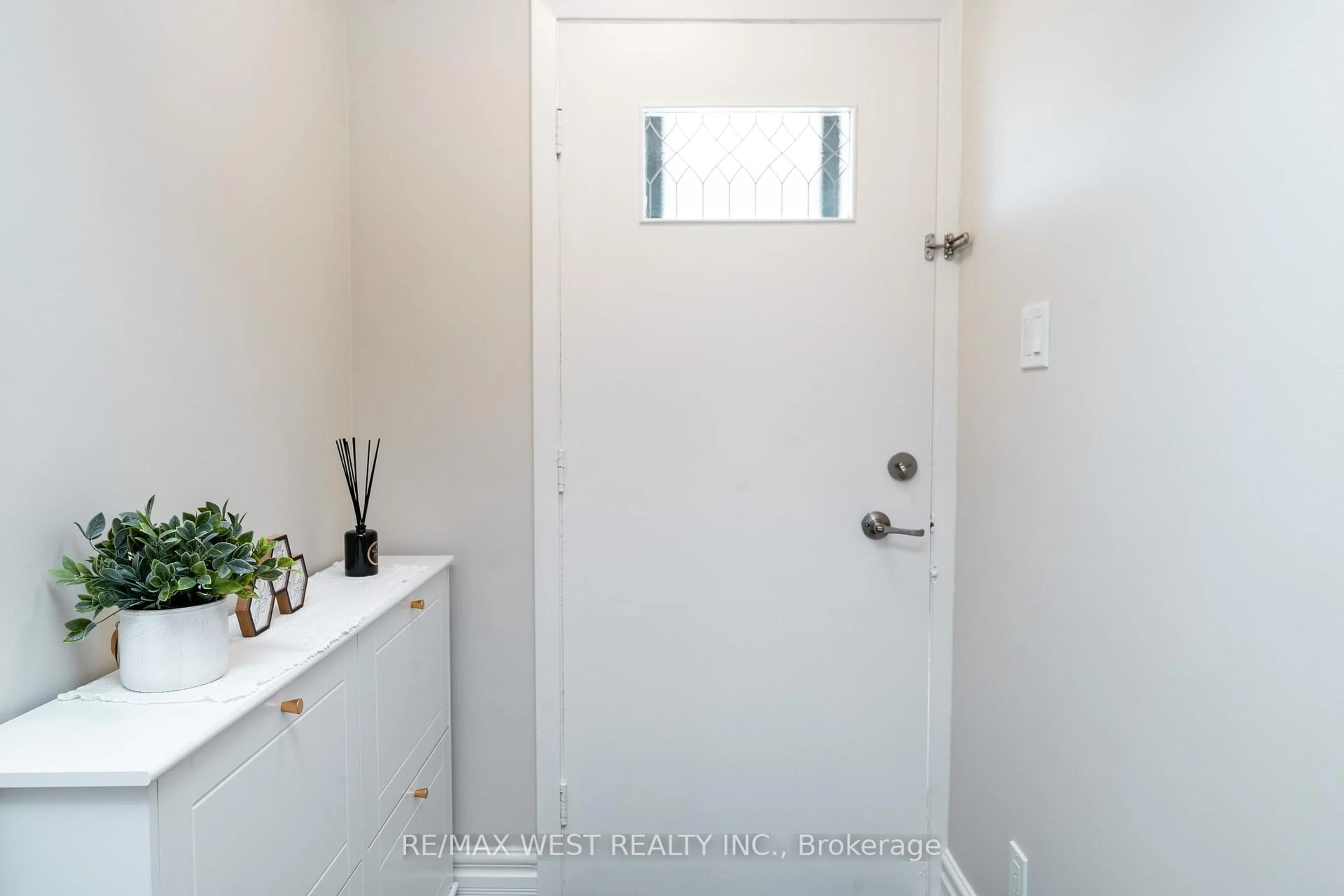 Unknown for 70 Wheatsheaf Cres, Toronto Ontario M3N 1P6