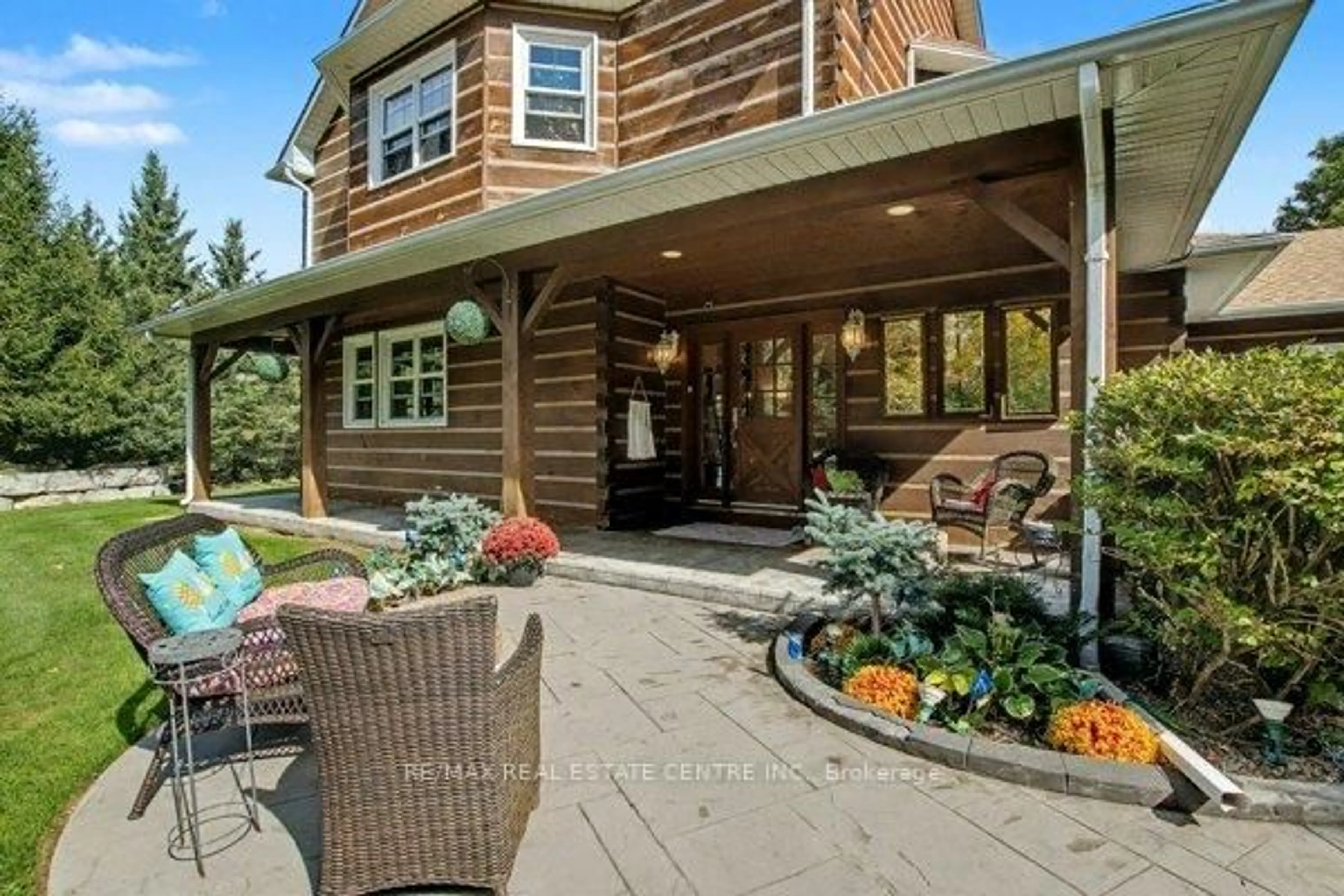 Patio, water/lake/river/ocean view for 16 Deer Run Cres, Halton Hills Ontario L7J 2L7