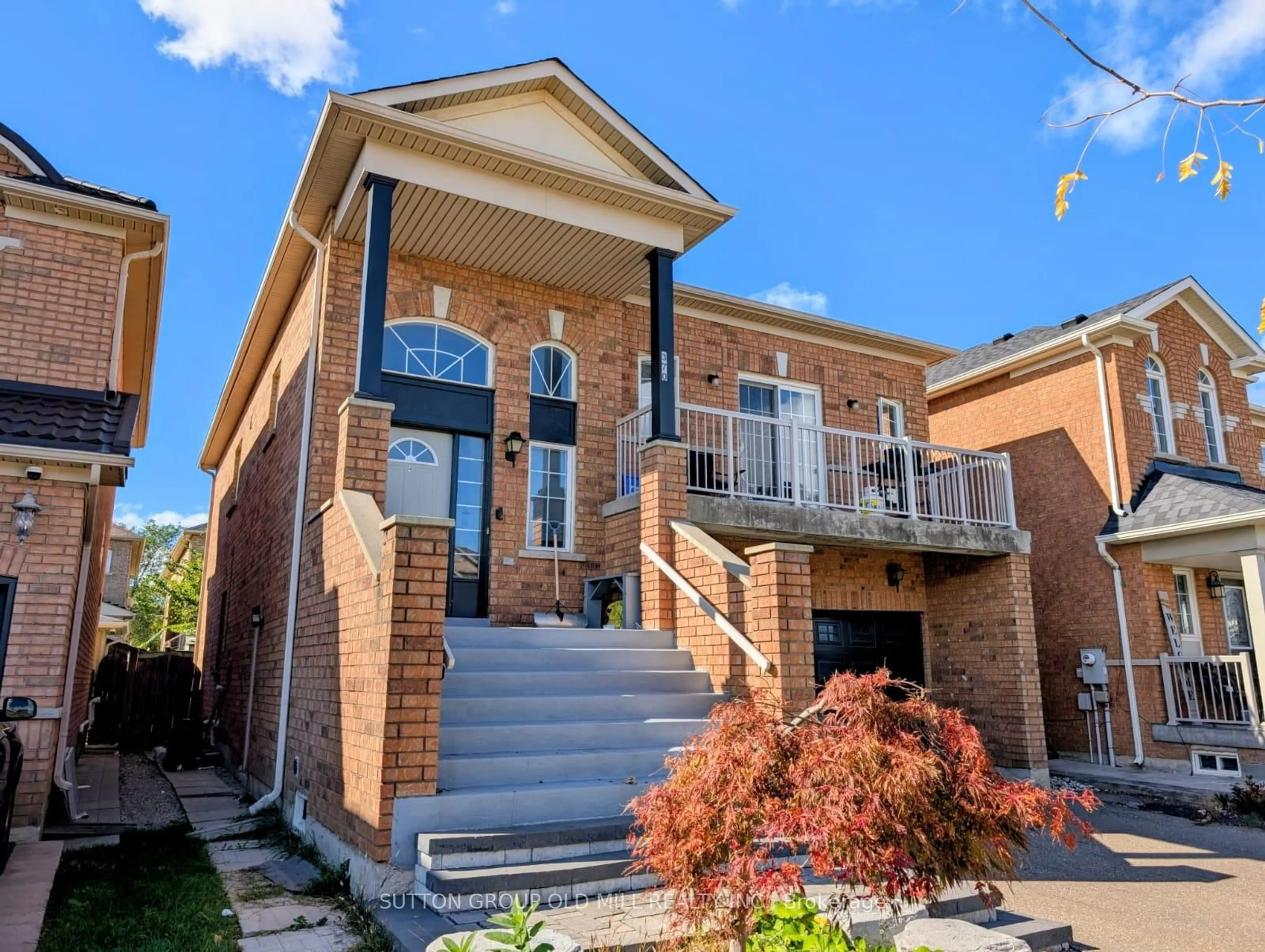 Home with brick exterior material, street for 370 Queen Mary Dr, Brampton Ontario L7A 3T1