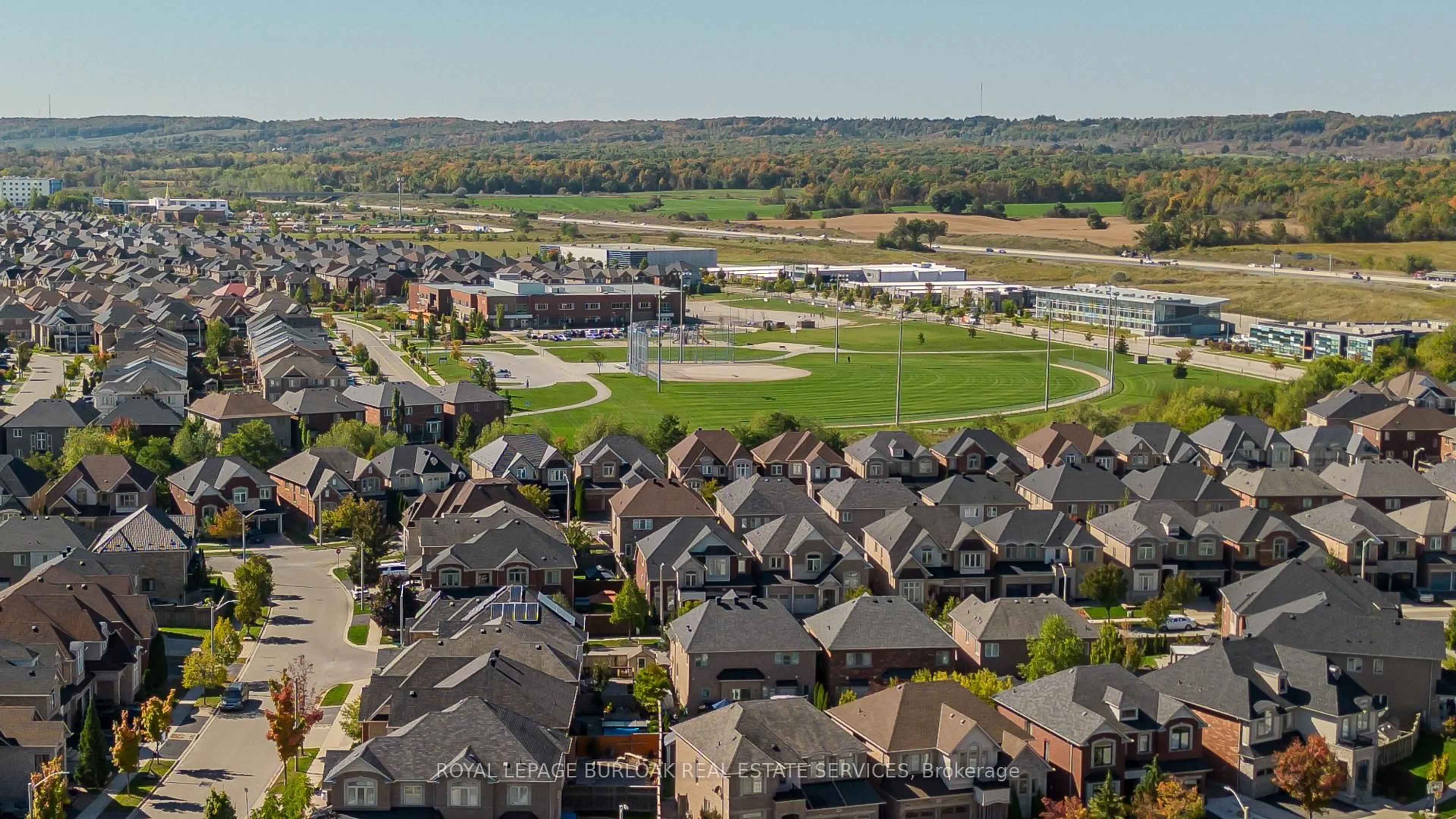 A pic from outside/outdoor area/front of a property/back of a property/a pic from drone, unknown for 3356 Mikalda Rd, Burlington Ontario L7M 0K9