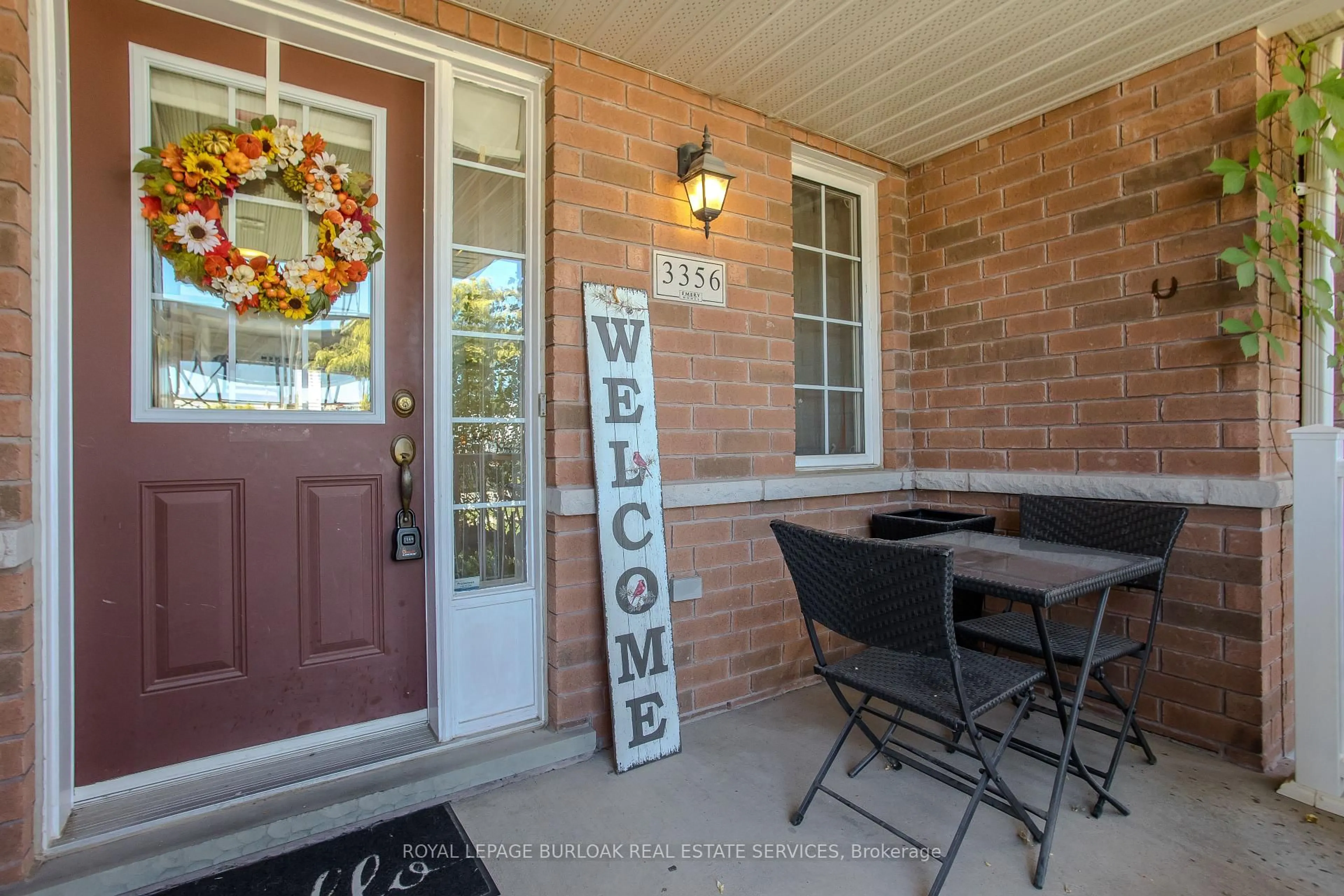 Indoor entryway for 3356 Mikalda Rd, Burlington Ontario L7M 0K9