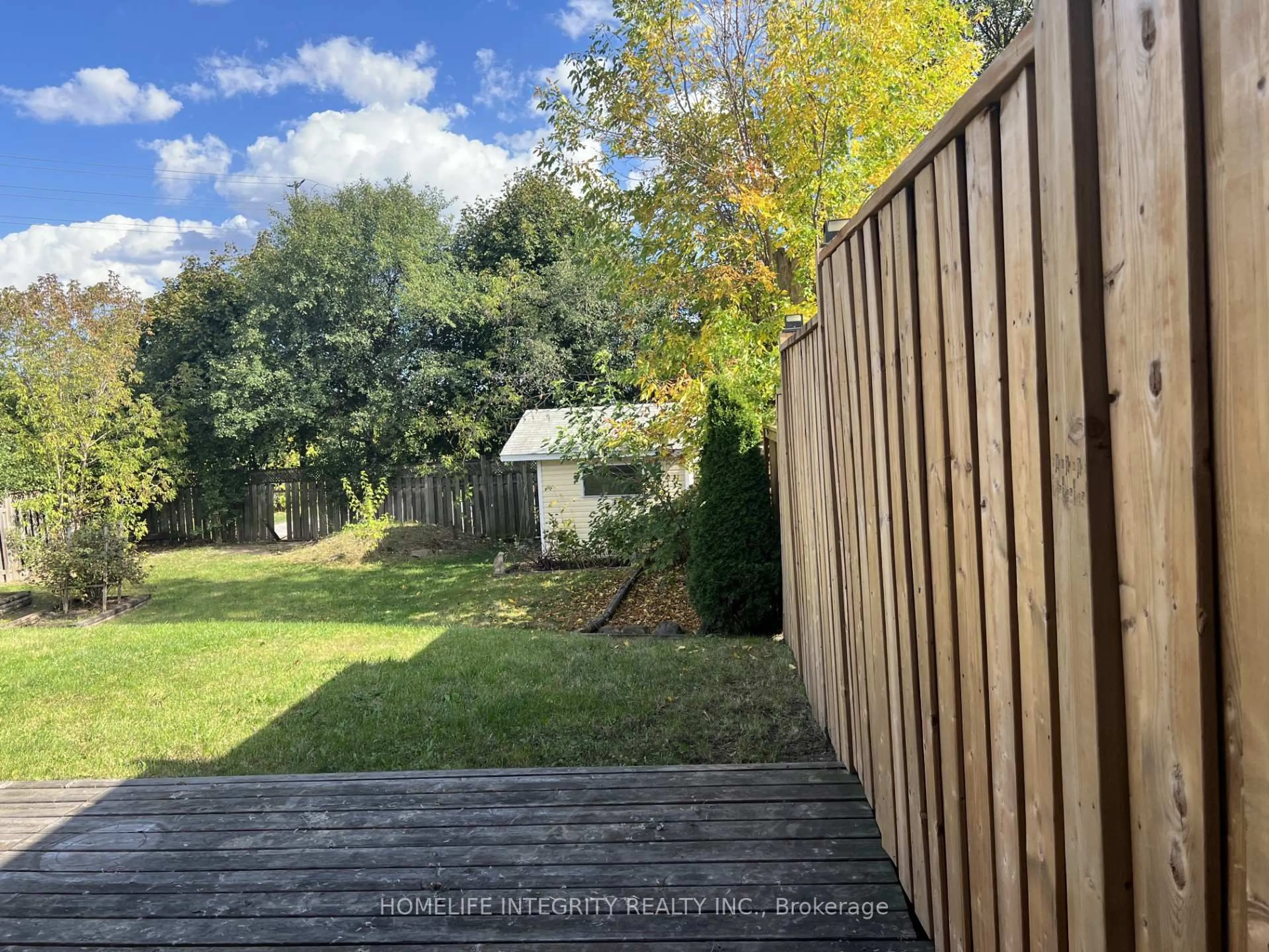 A pic from outside/outdoor area/front of a property/back of a property/a pic from drone, forest/trees view for 163 Archdekin Dr, Brampton Ontario L6V 1Y8