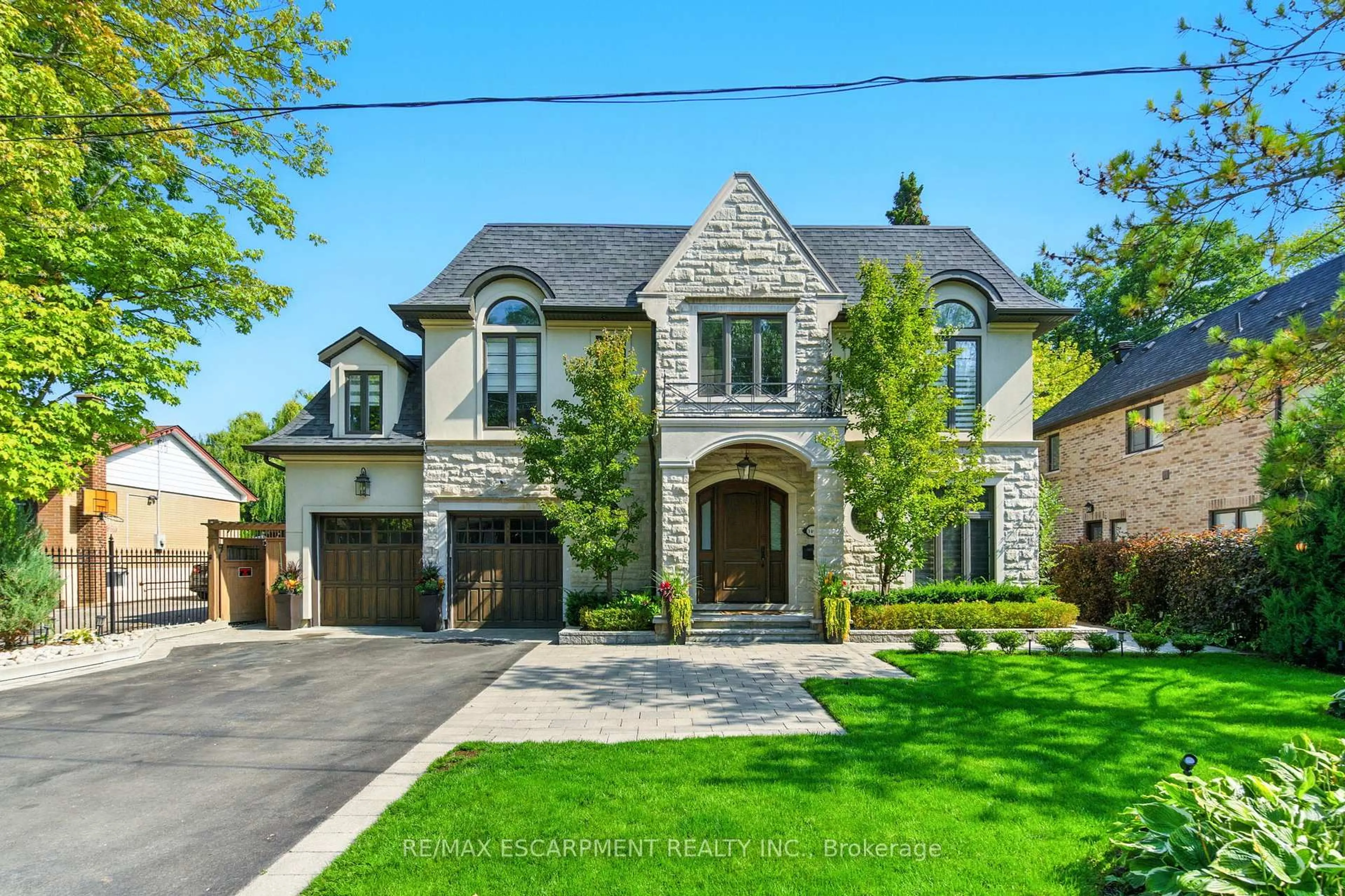 Home with brick exterior material, street for 1499 Trotwood Ave, Mississauga Ontario L5G 3Z8