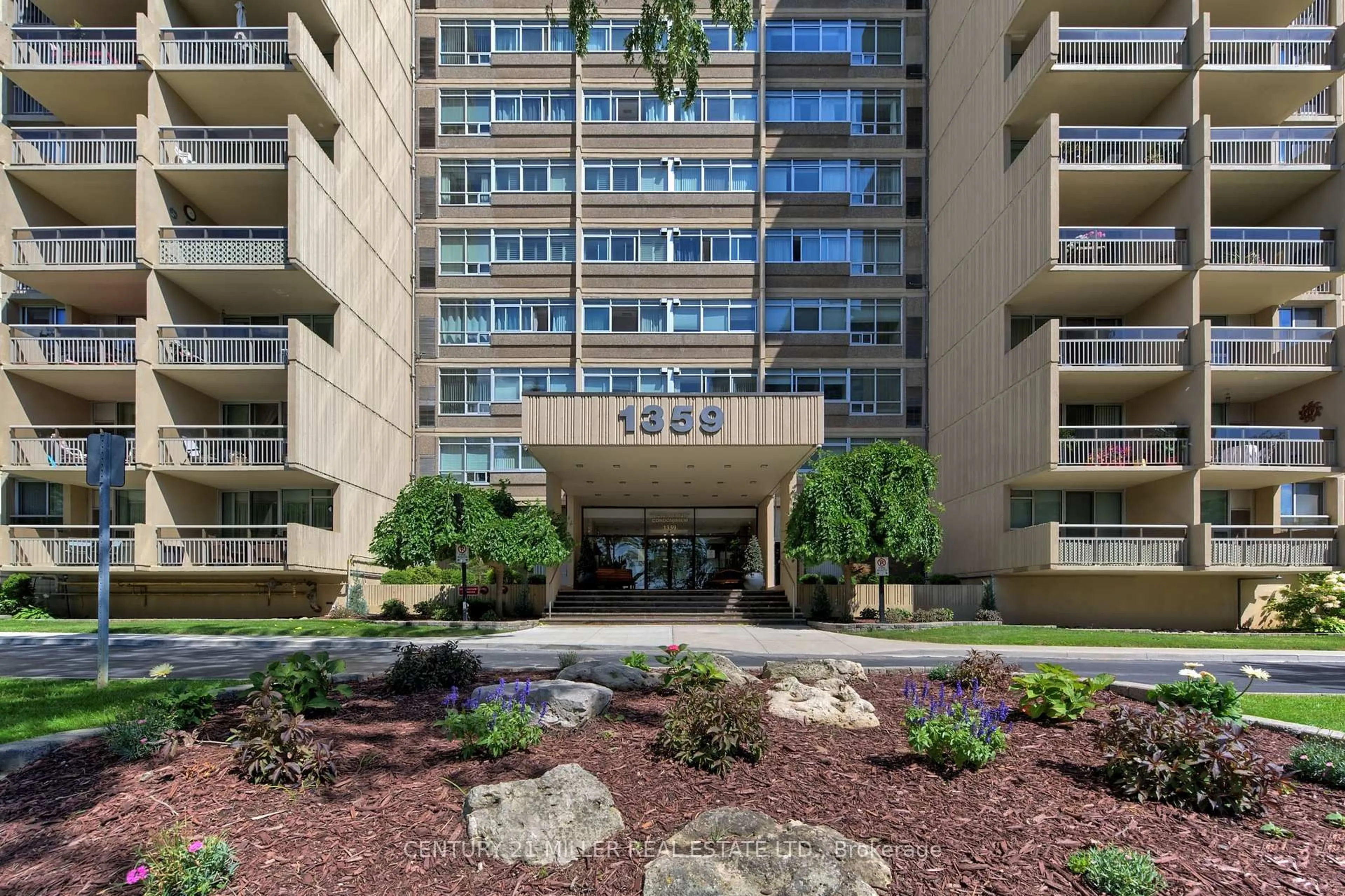 Indoor foyer for 1359 White Oaks Blvd #804, Oakville Ontario L6H 2R8