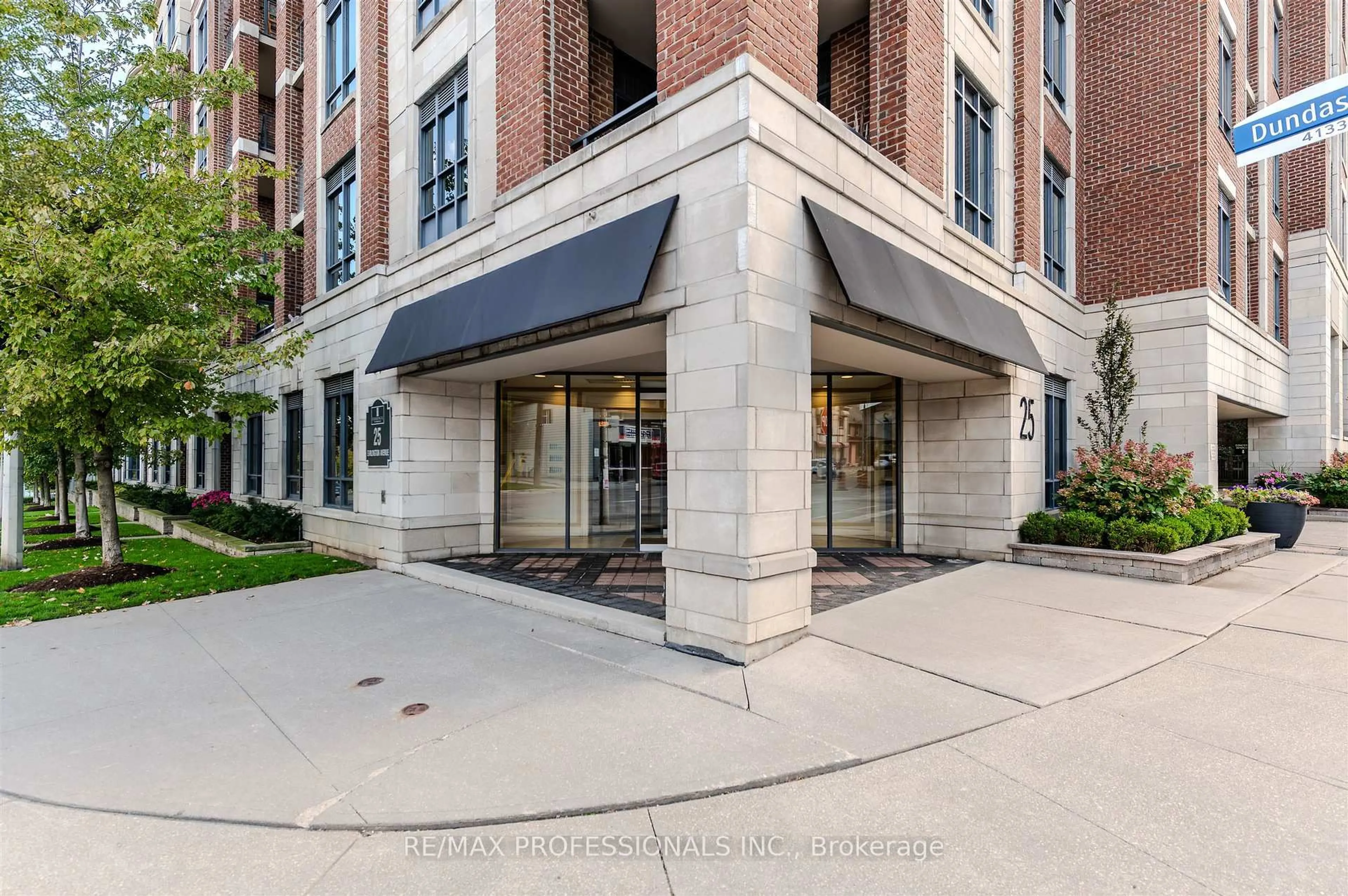 Indoor foyer for 25 Earlington Ave #507, Toronto Ontario M8X 3A3