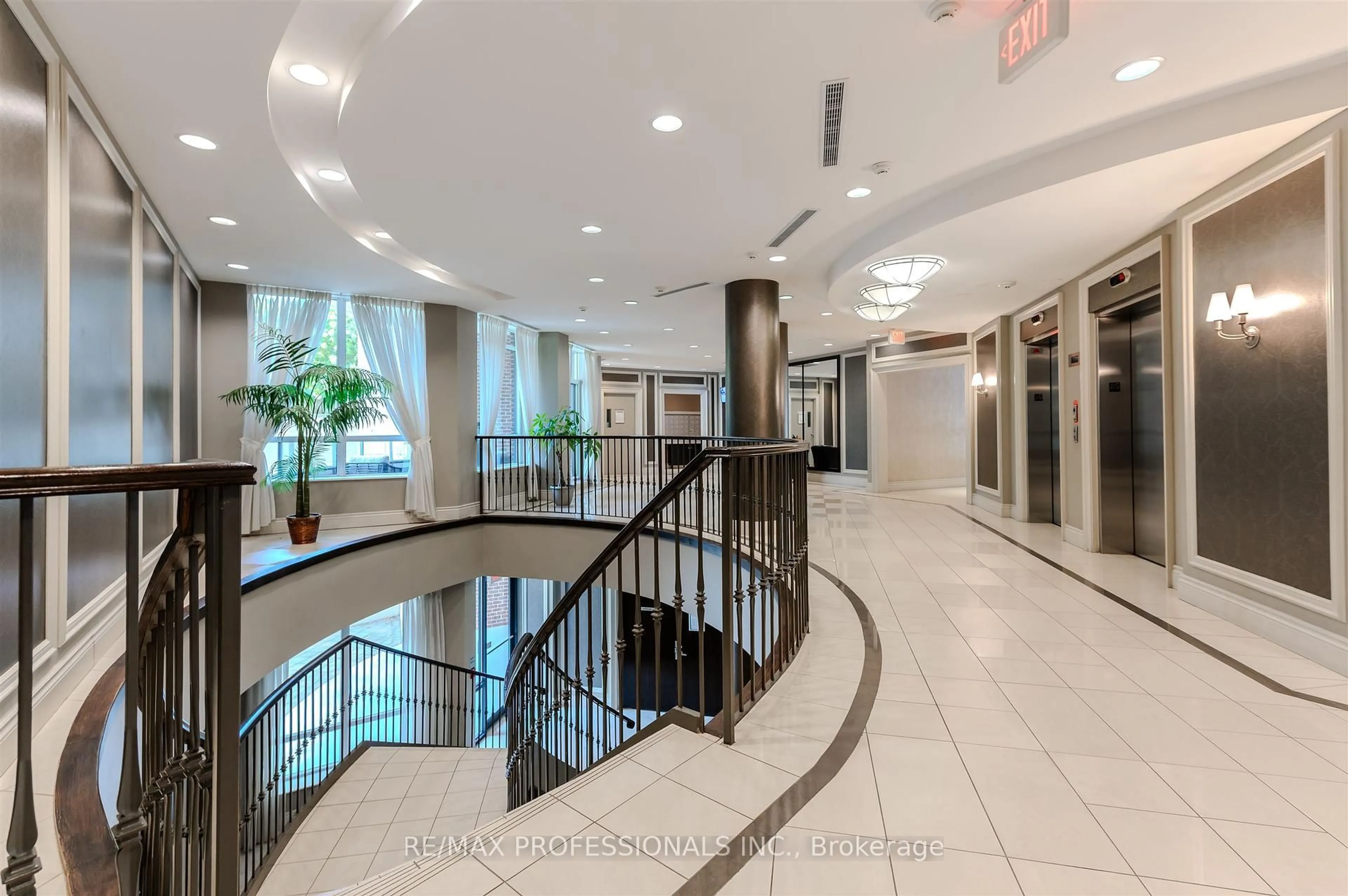 Indoor foyer for 25 Earlington Ave #507, Toronto Ontario M8X 3A3