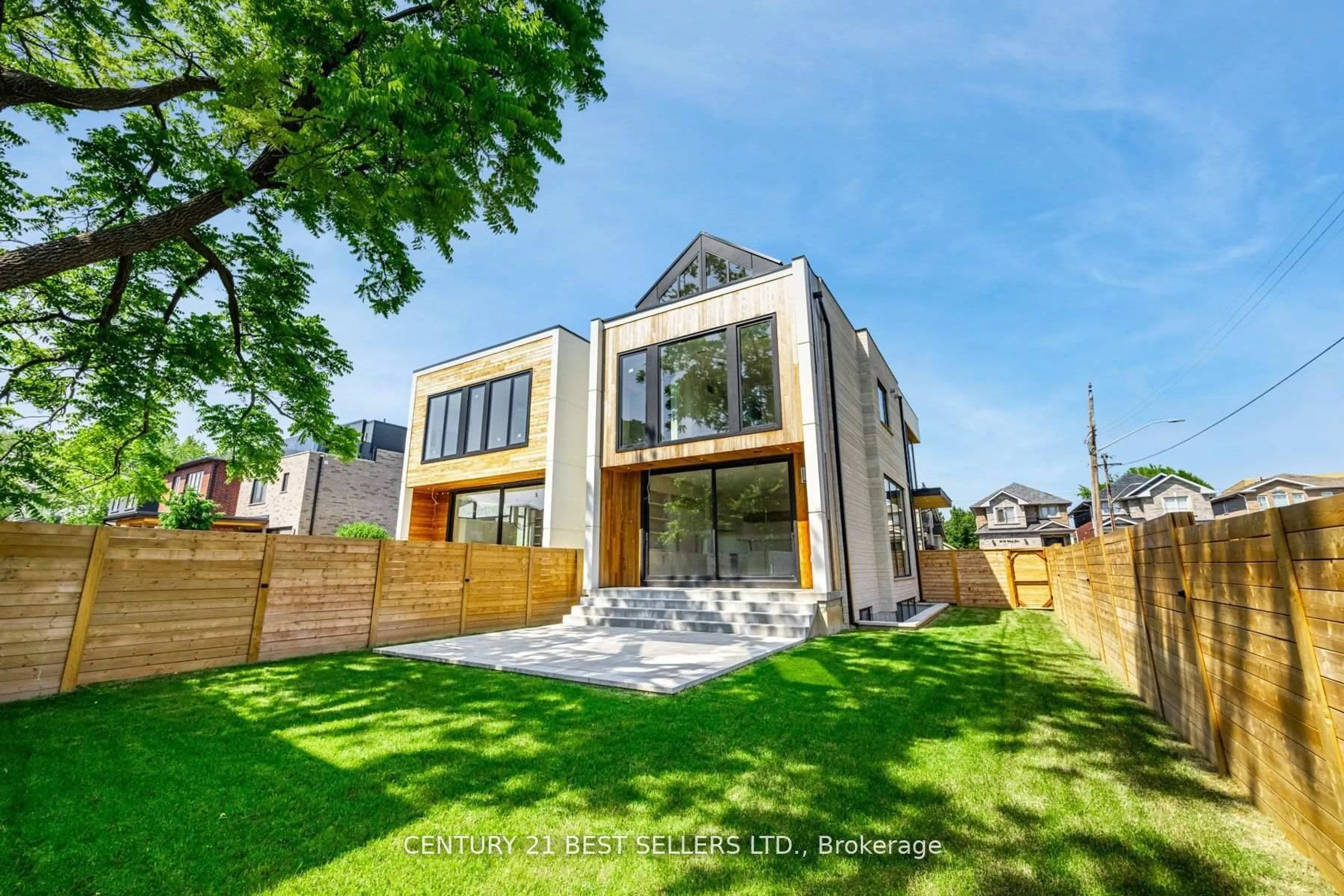 Home with brick exterior material, building for 739 Ebony Ave, Mississauga Ontario L5E 1V9