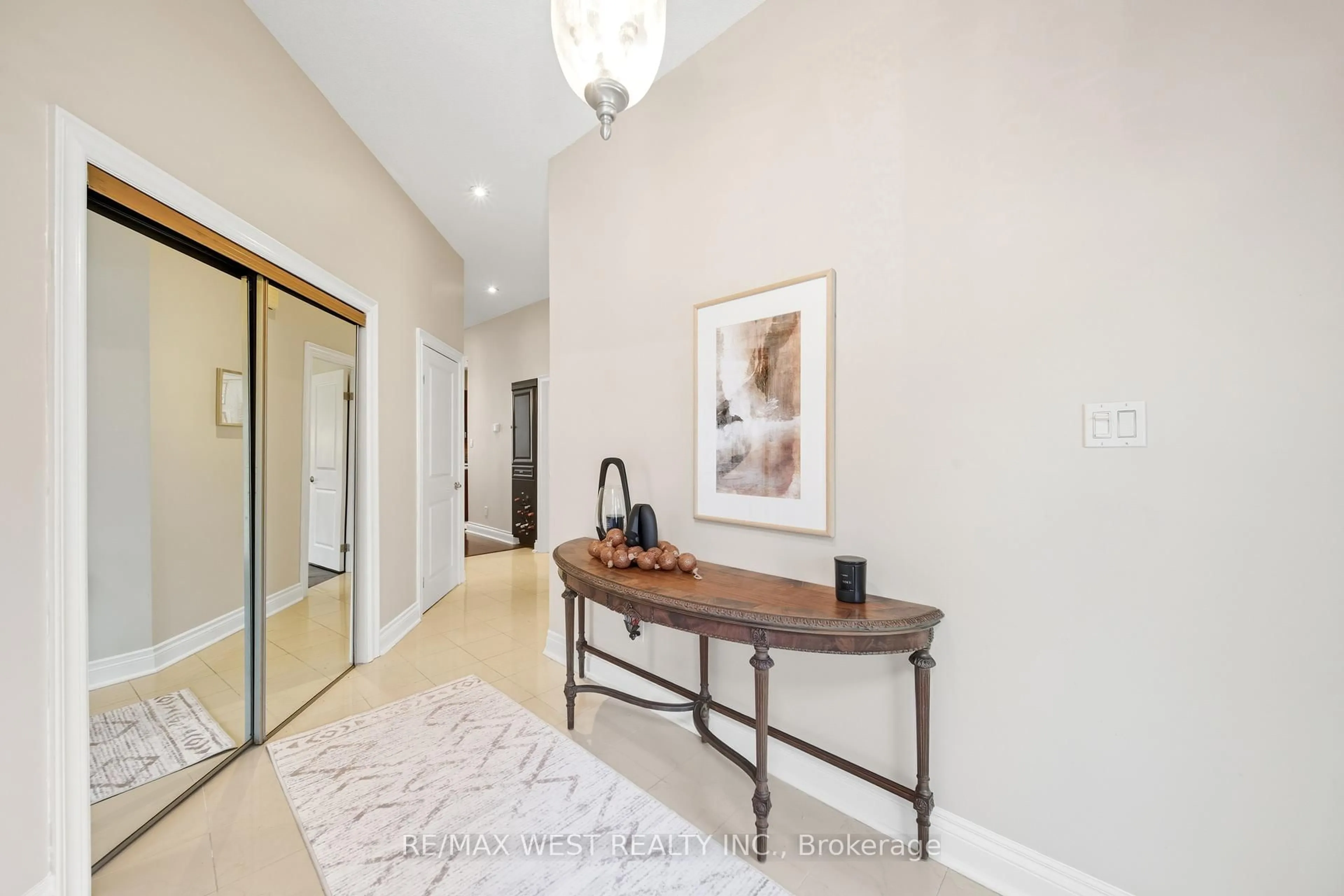 Indoor entryway for 192 Pacific Ave, Toronto Ontario M6P 2P5