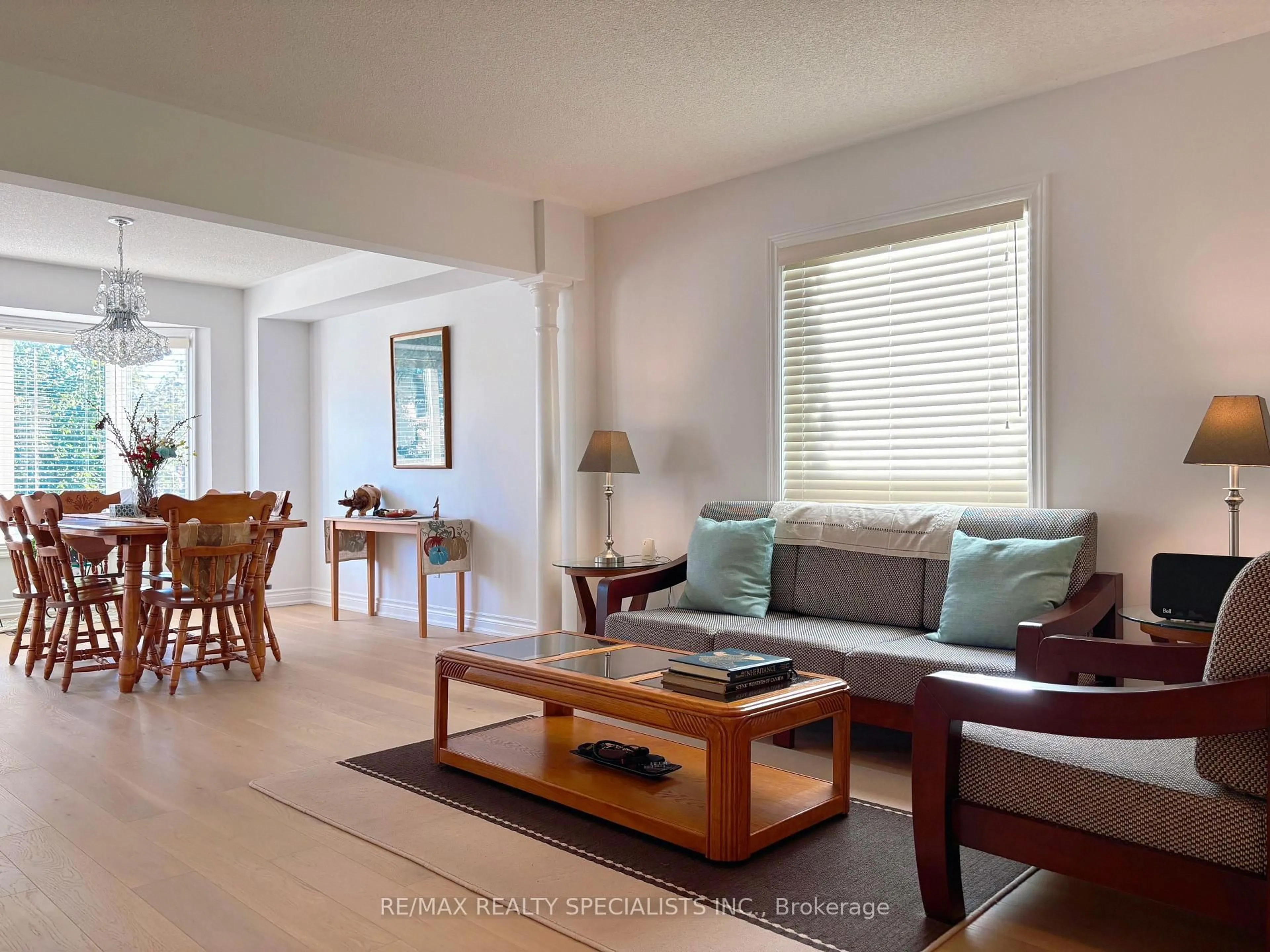 Living room with furniture, wood/laminate floor for 796 Alliance Crt, Mississauga Ontario L5V 3C4