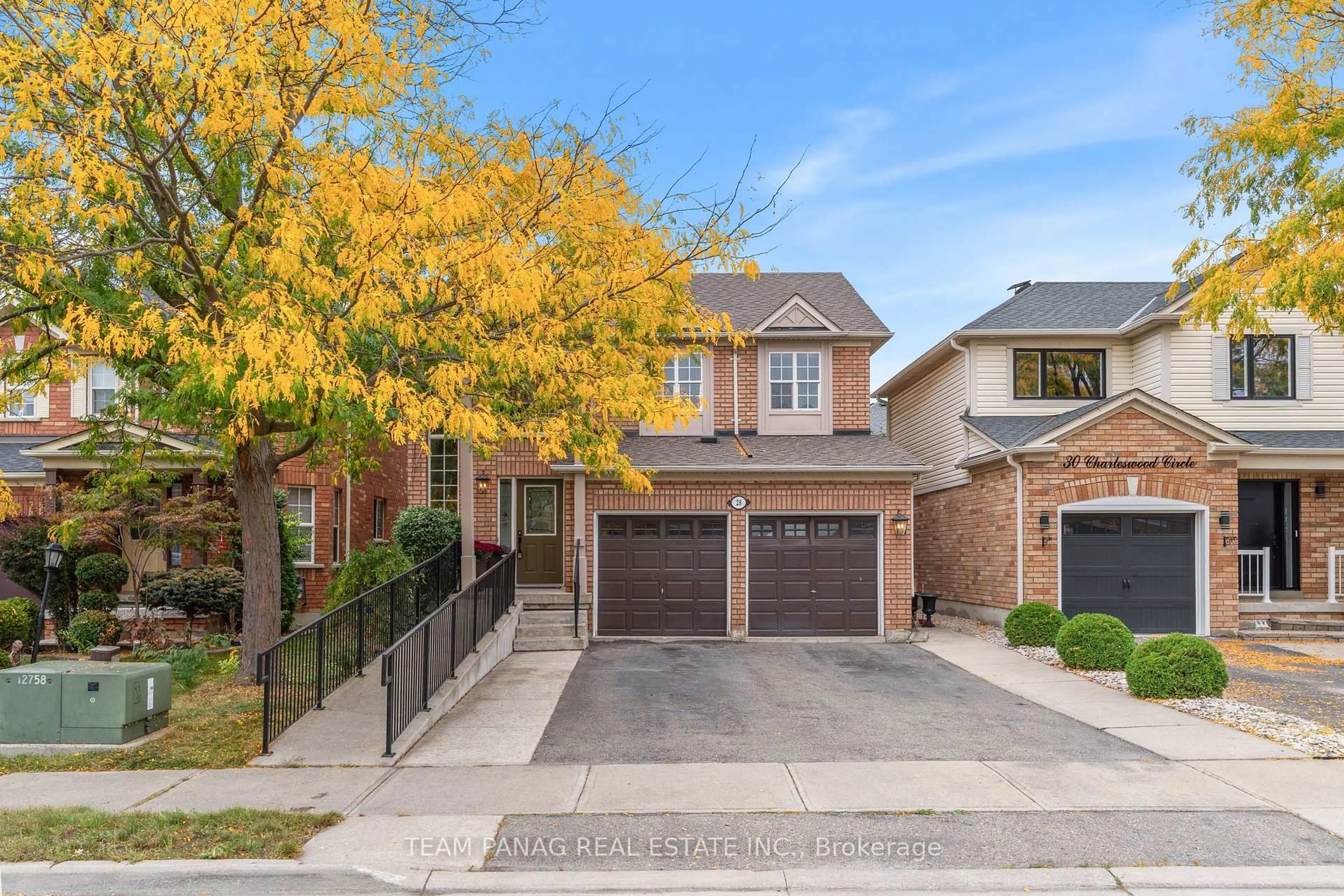 Home with brick exterior material, street for 28 Charleswood Circ, Brampton Ontario L7A 1Z2