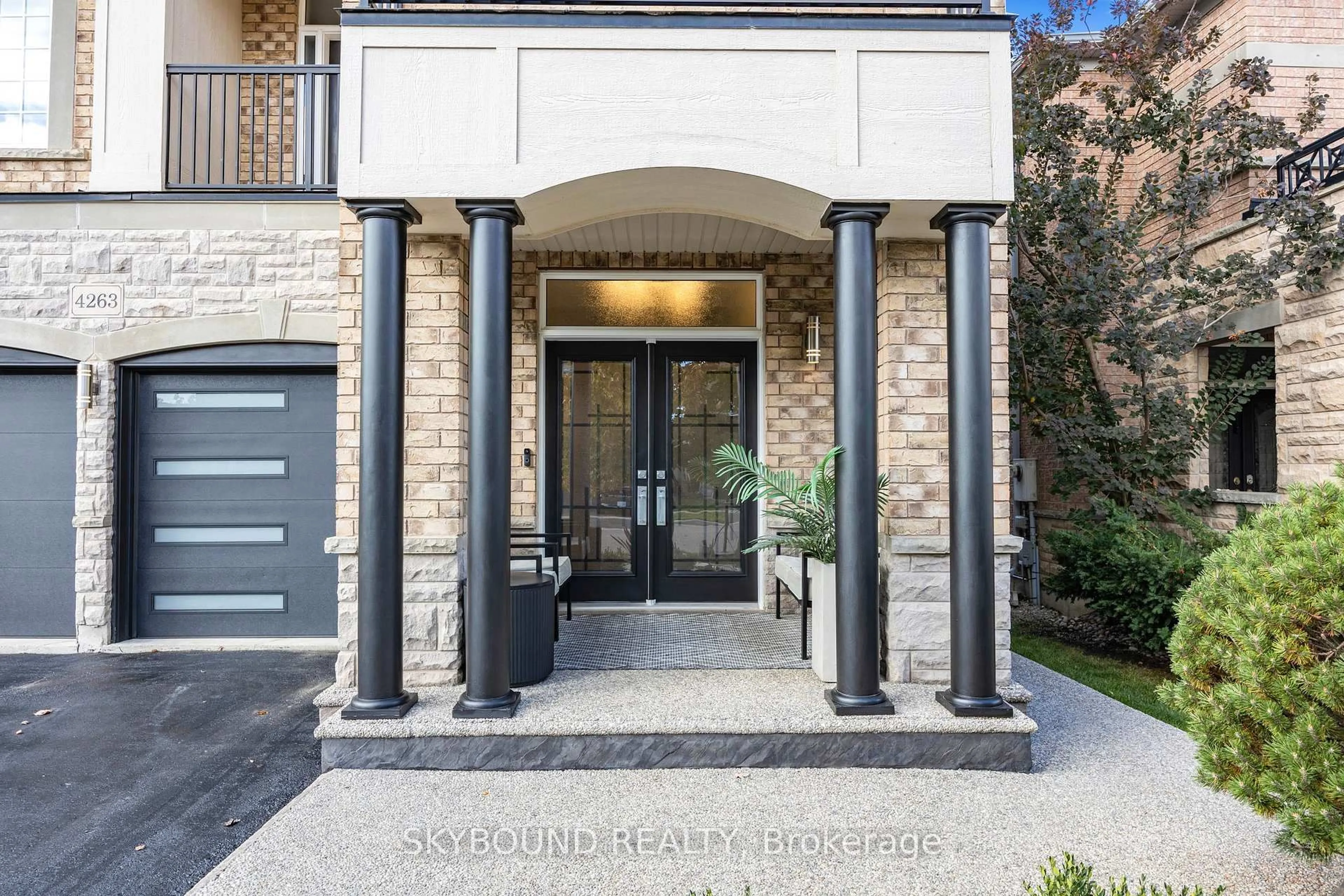 Indoor entryway for 4263 Vivaldi Rd, Burlington Ontario L7M 0N4