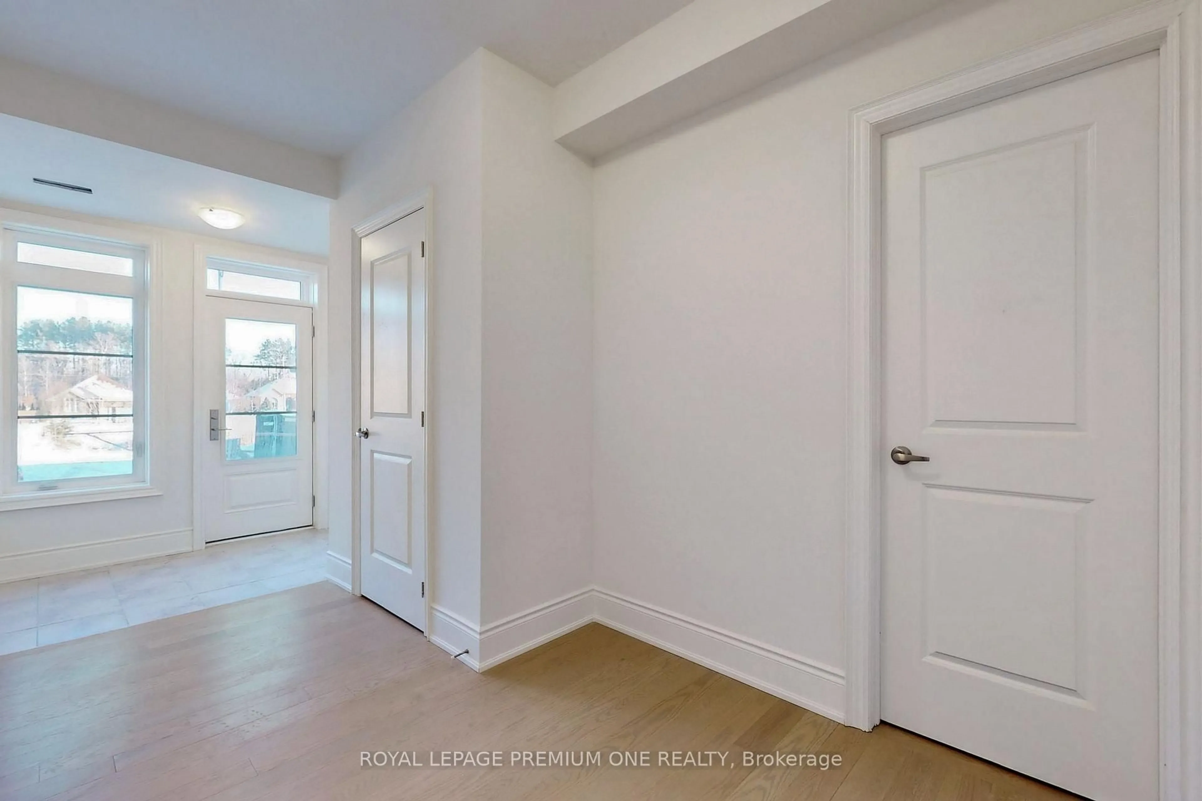 Indoor entryway for 44 James Walker Ave, Caledon Ontario L7C 1R5
