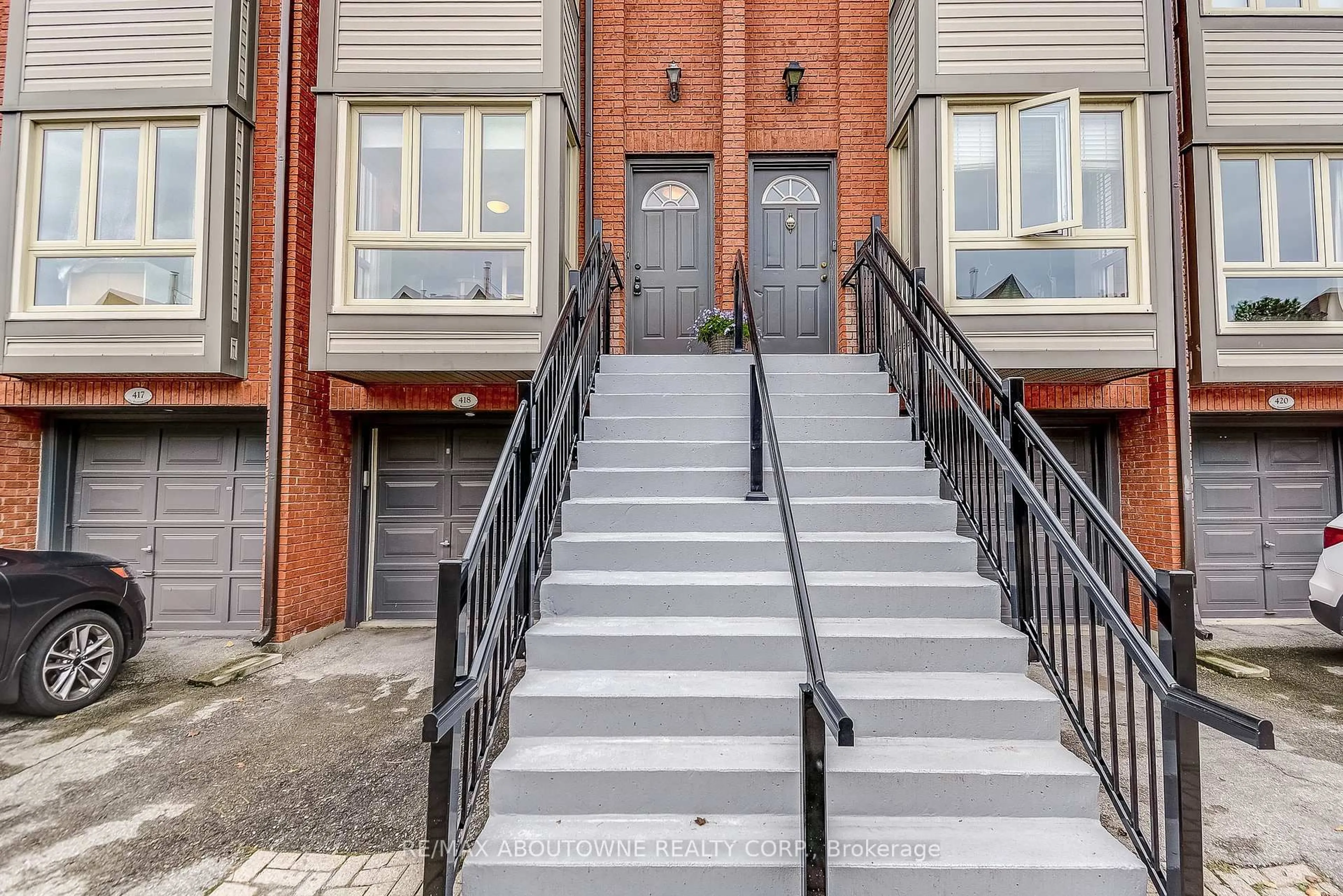 Stairs for 895 Maple Ave #418, Burlington Ontario L7S 2H7