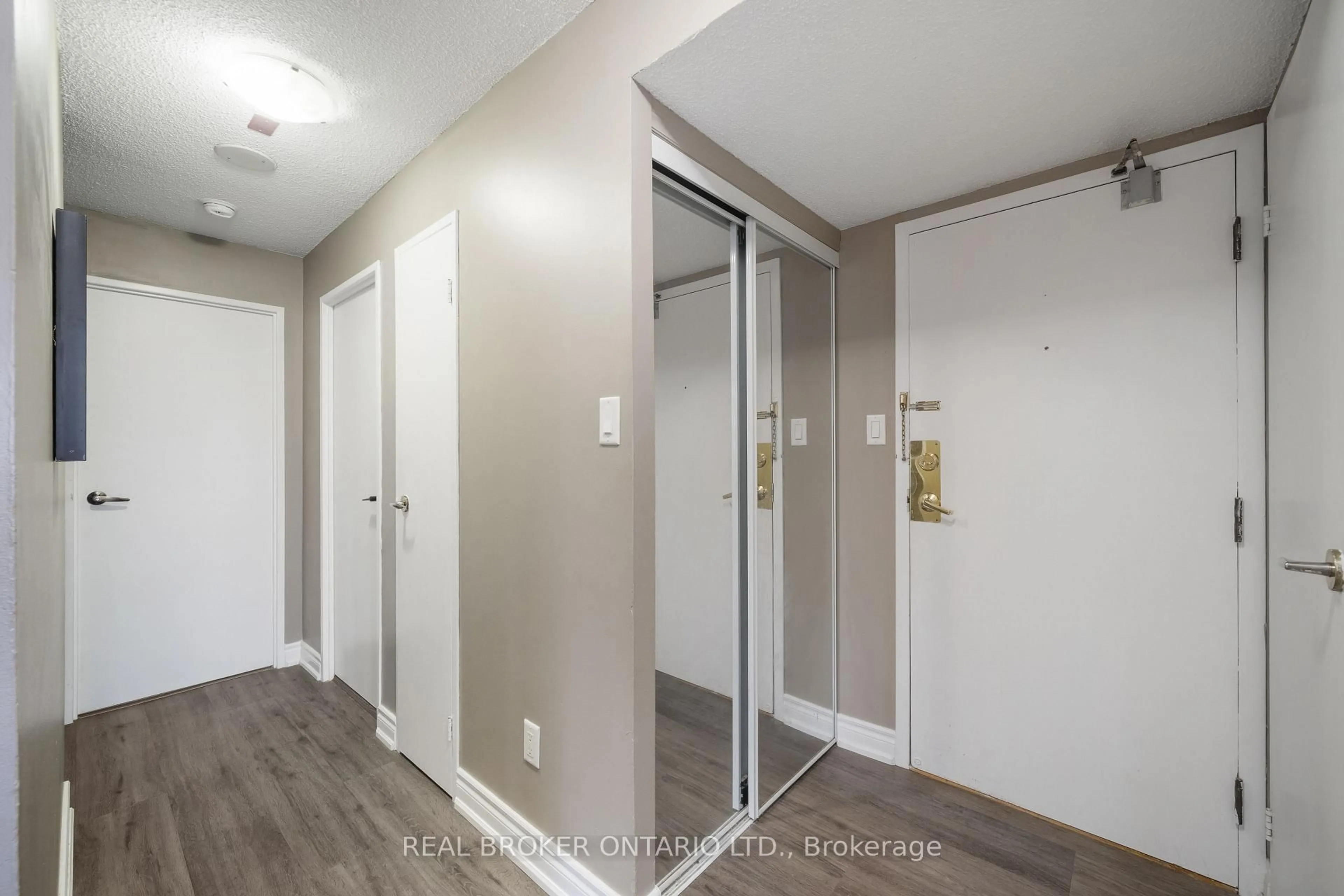 Indoor entryway for 10 Markbrook Lane #1402, Toronto Ontario M9V 5E3