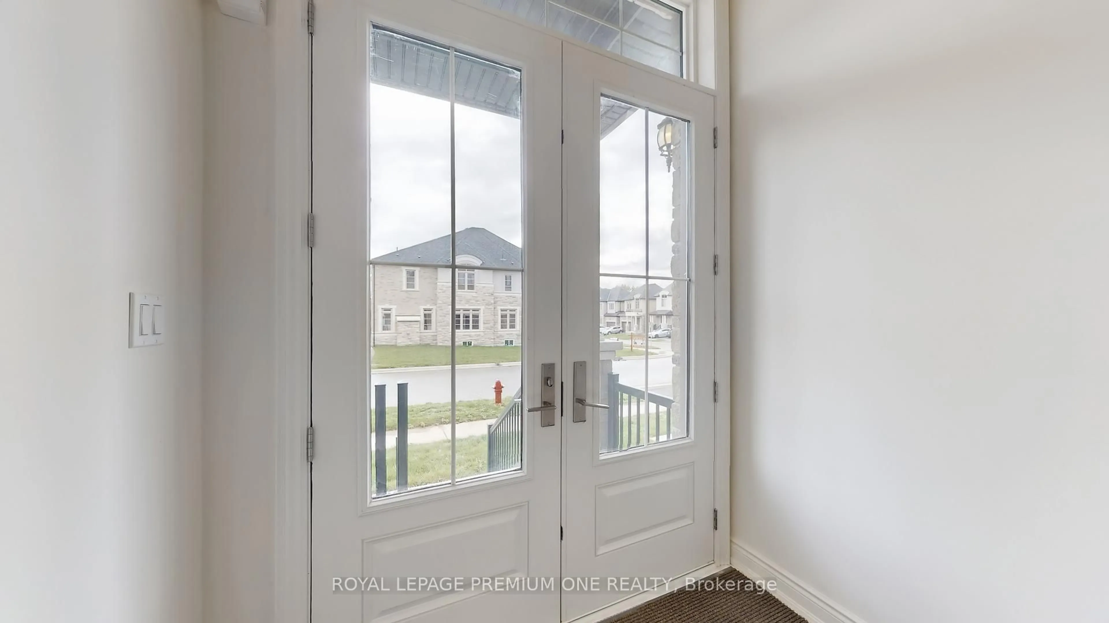 Indoor entryway for 32 James Walker Ave, Caledon Ontario L7C 0H1