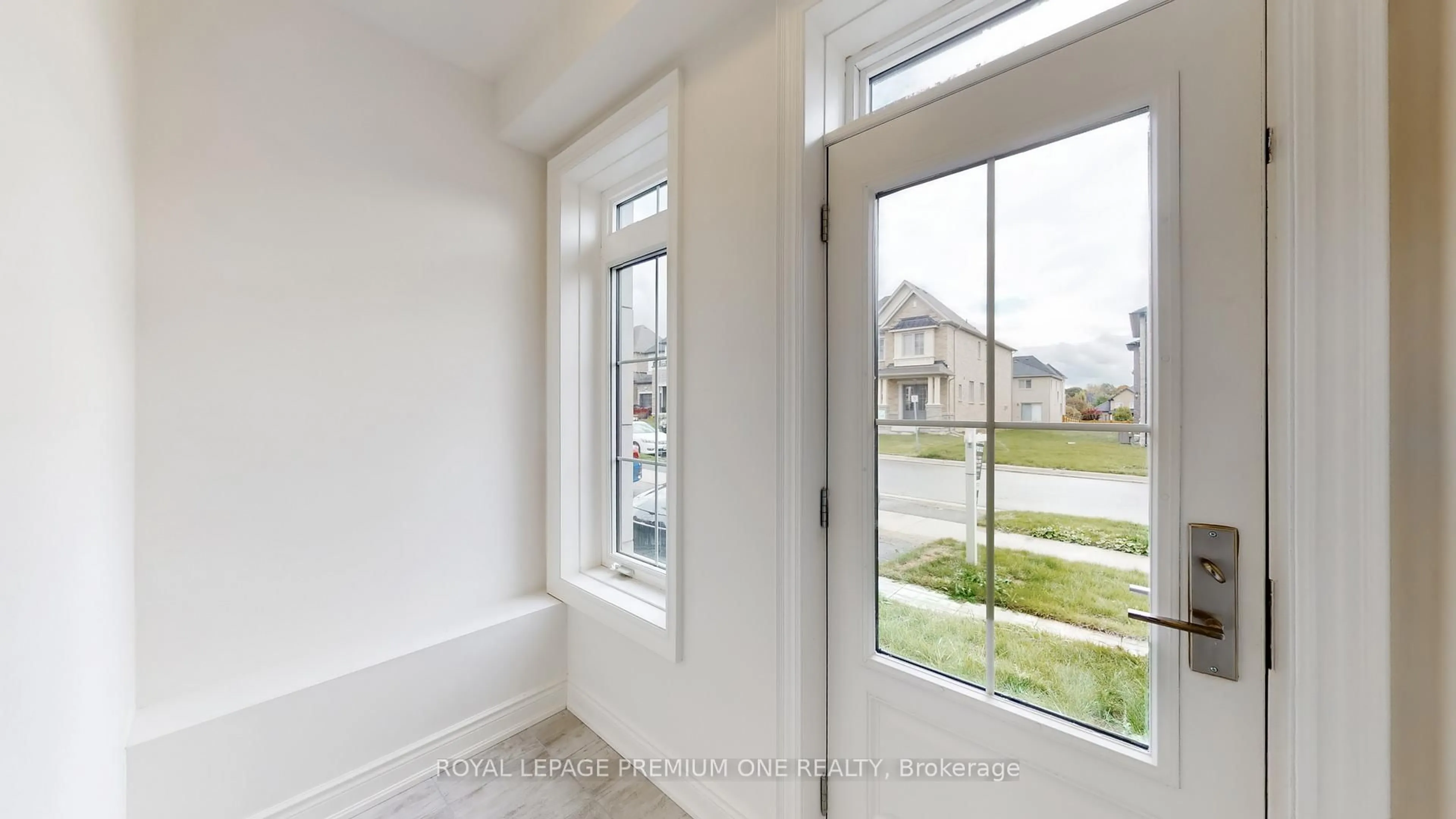 Indoor entryway for 32 James Walker Ave, Caledon Ontario L7C 0H1