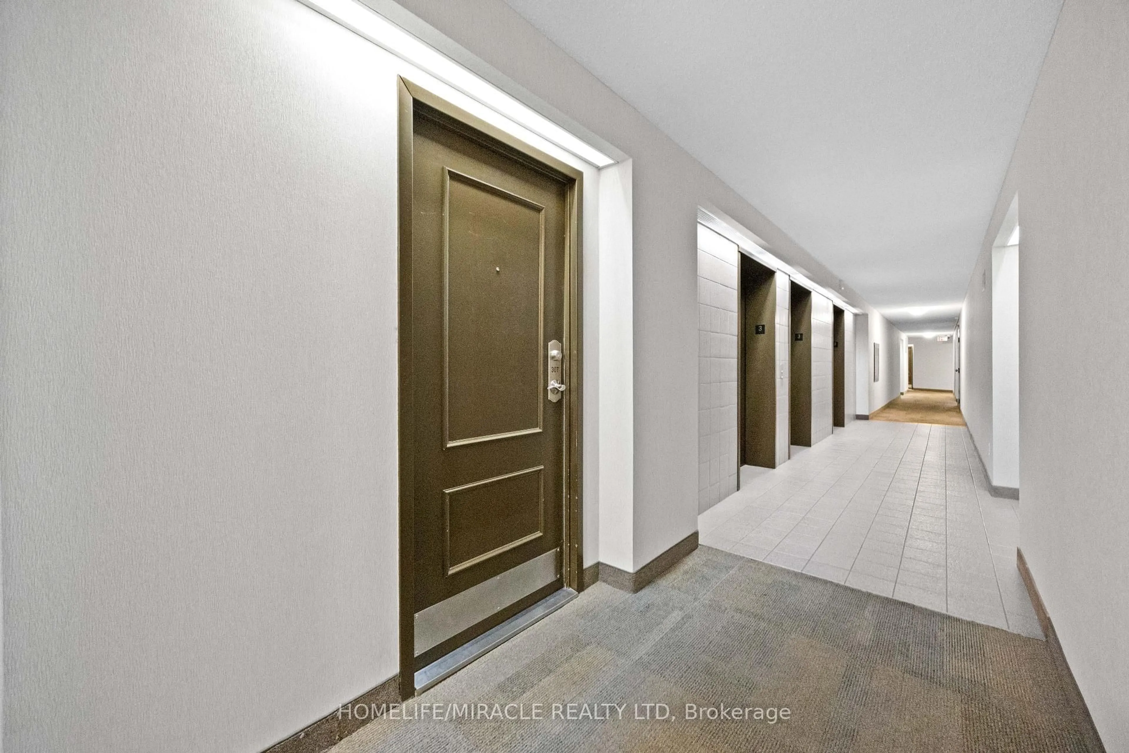 Indoor foyer for 1 Rowntree Rd #307, Toronto Ontario M9V 5G7