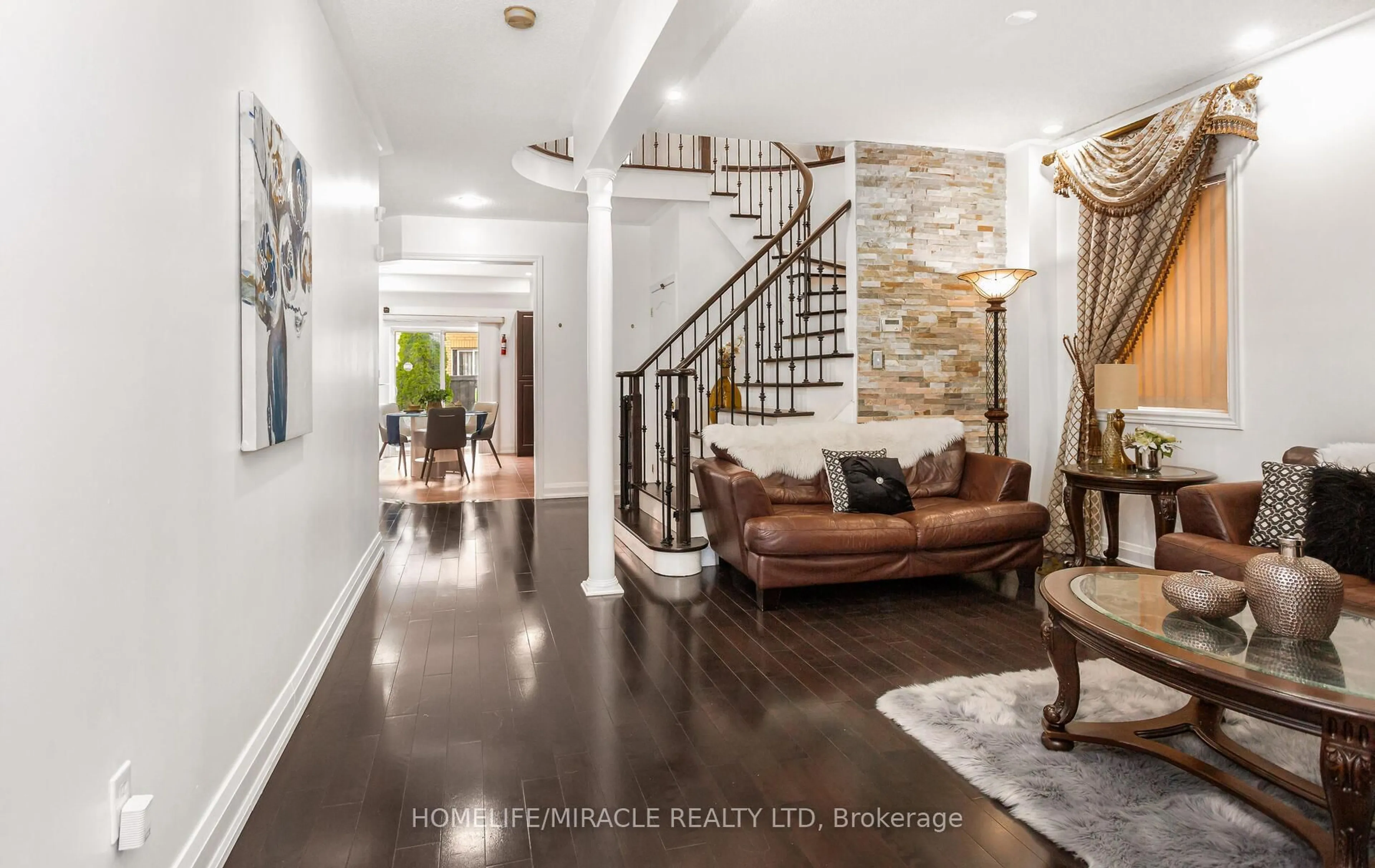 Indoor entryway for 20 Atira Ave, Brampton Ontario L7A 3T3