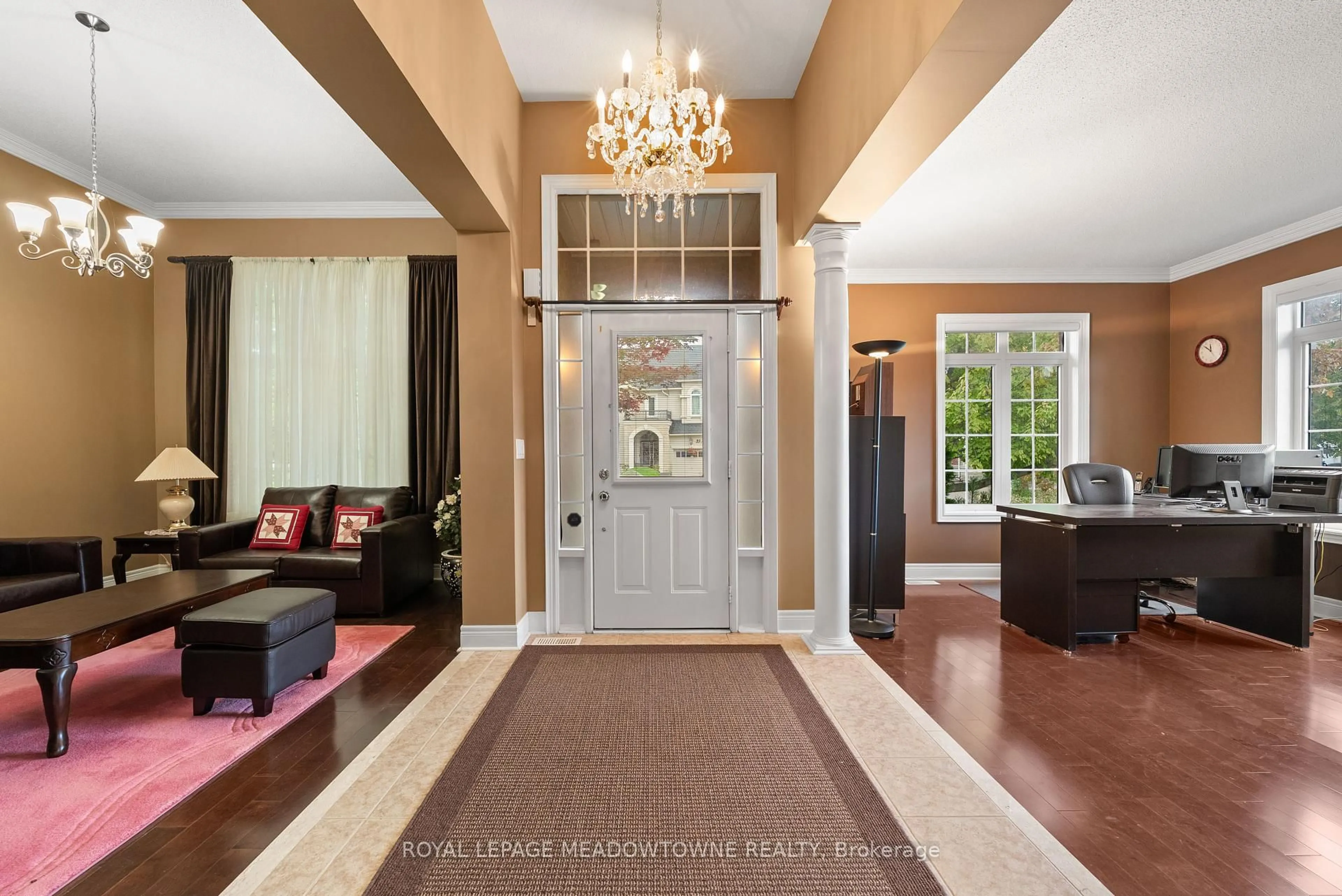 Indoor entryway for 32 Nova Scotia Rd, Brampton Ontario L6Y 5K5
