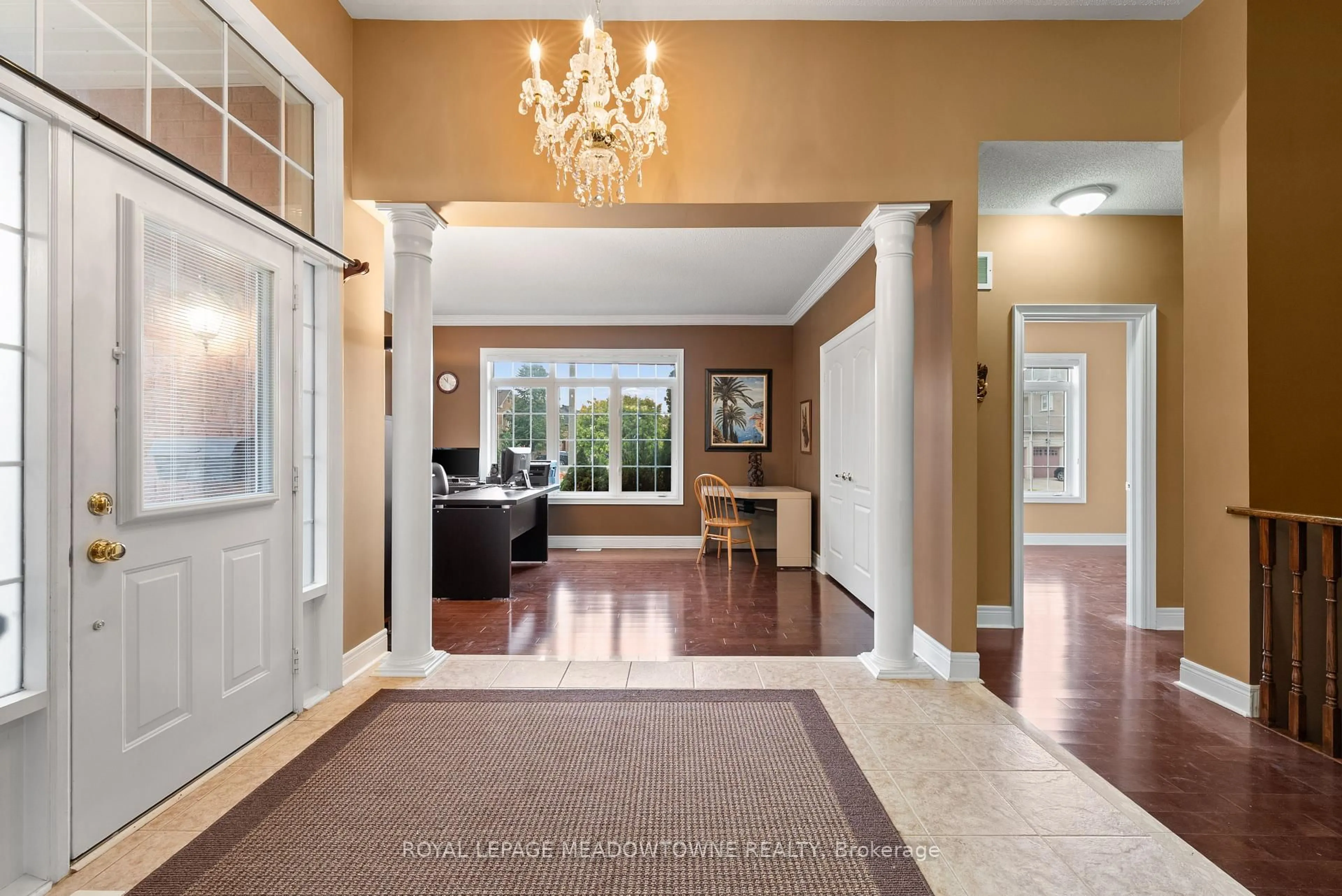 Indoor foyer for 32 Nova Scotia Rd, Brampton Ontario L6Y 5K5