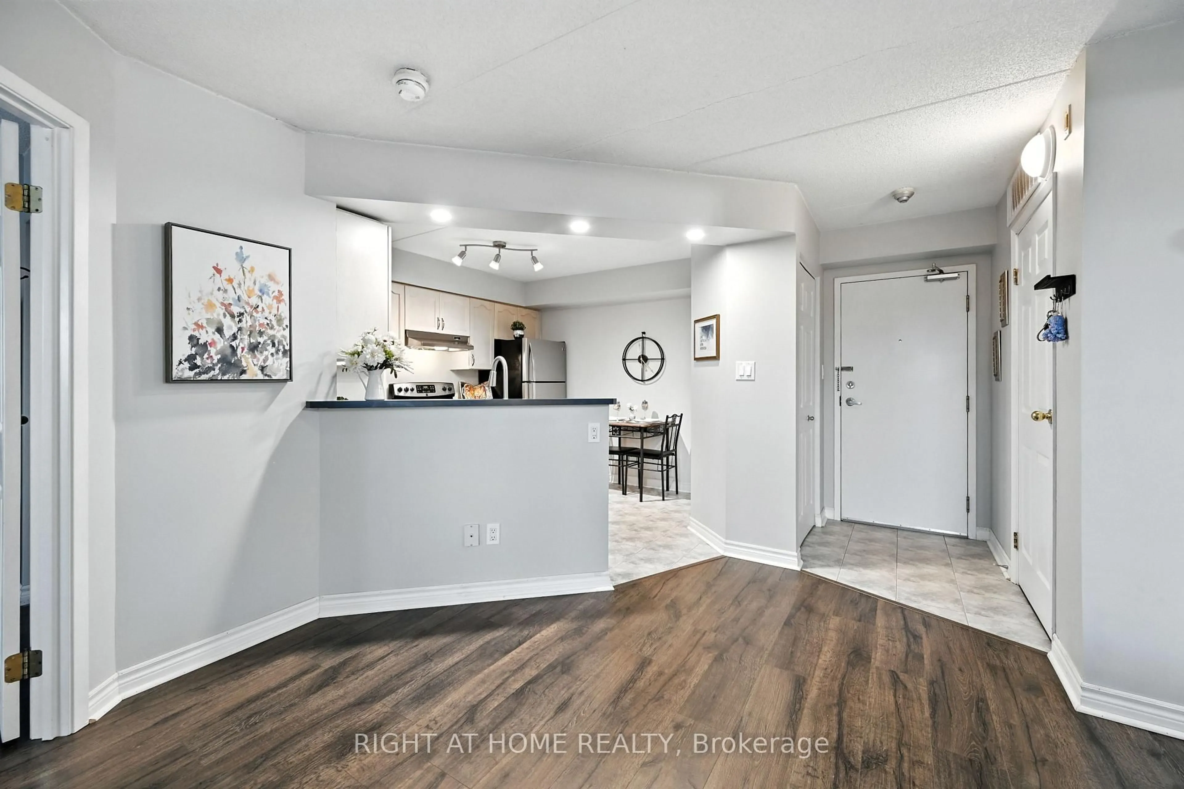 Open concept kitchen, unknown for 3499 Upper Middle Rd #404, Burlington Ontario L7M 4M7