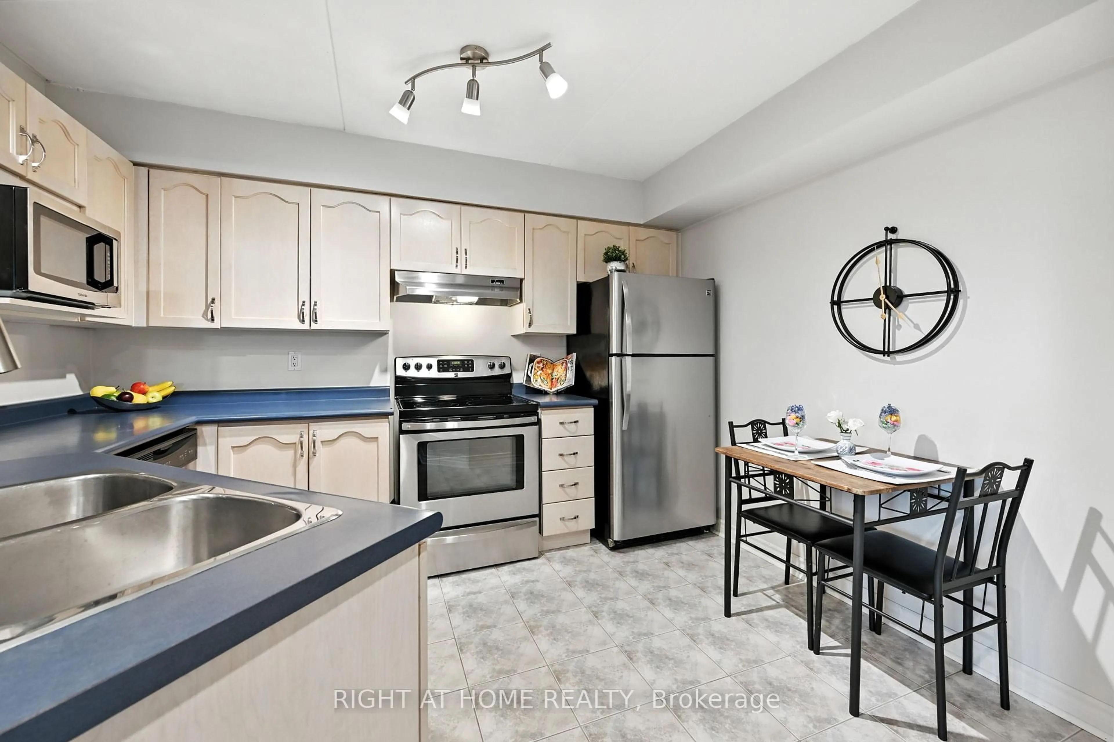 Standard kitchen, unknown for 3499 Upper Middle Rd #404, Burlington Ontario L7M 4M7