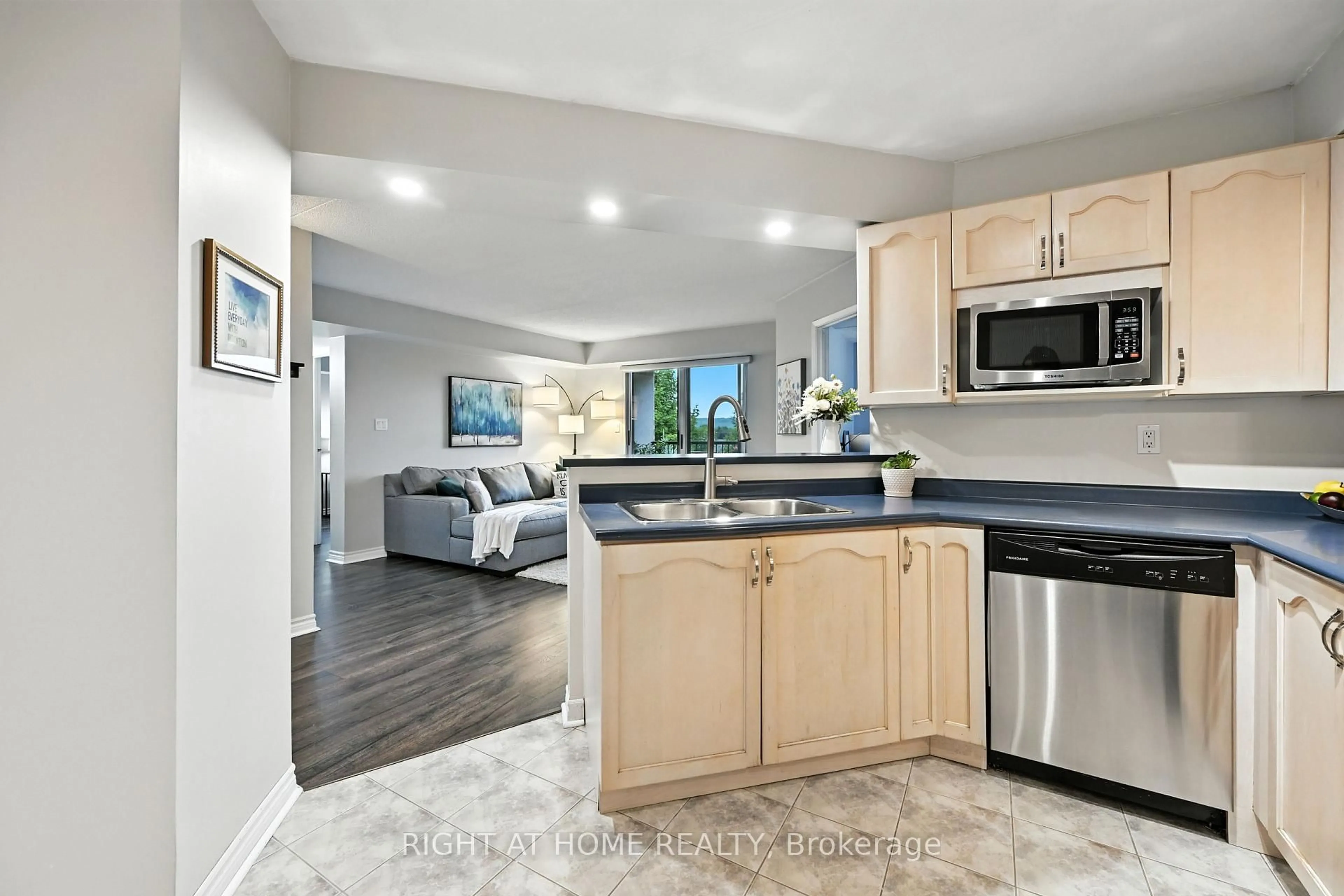 Open concept kitchen, ceramic/tile floor for 3499 Upper Middle Rd #404, Burlington Ontario L7M 4M7