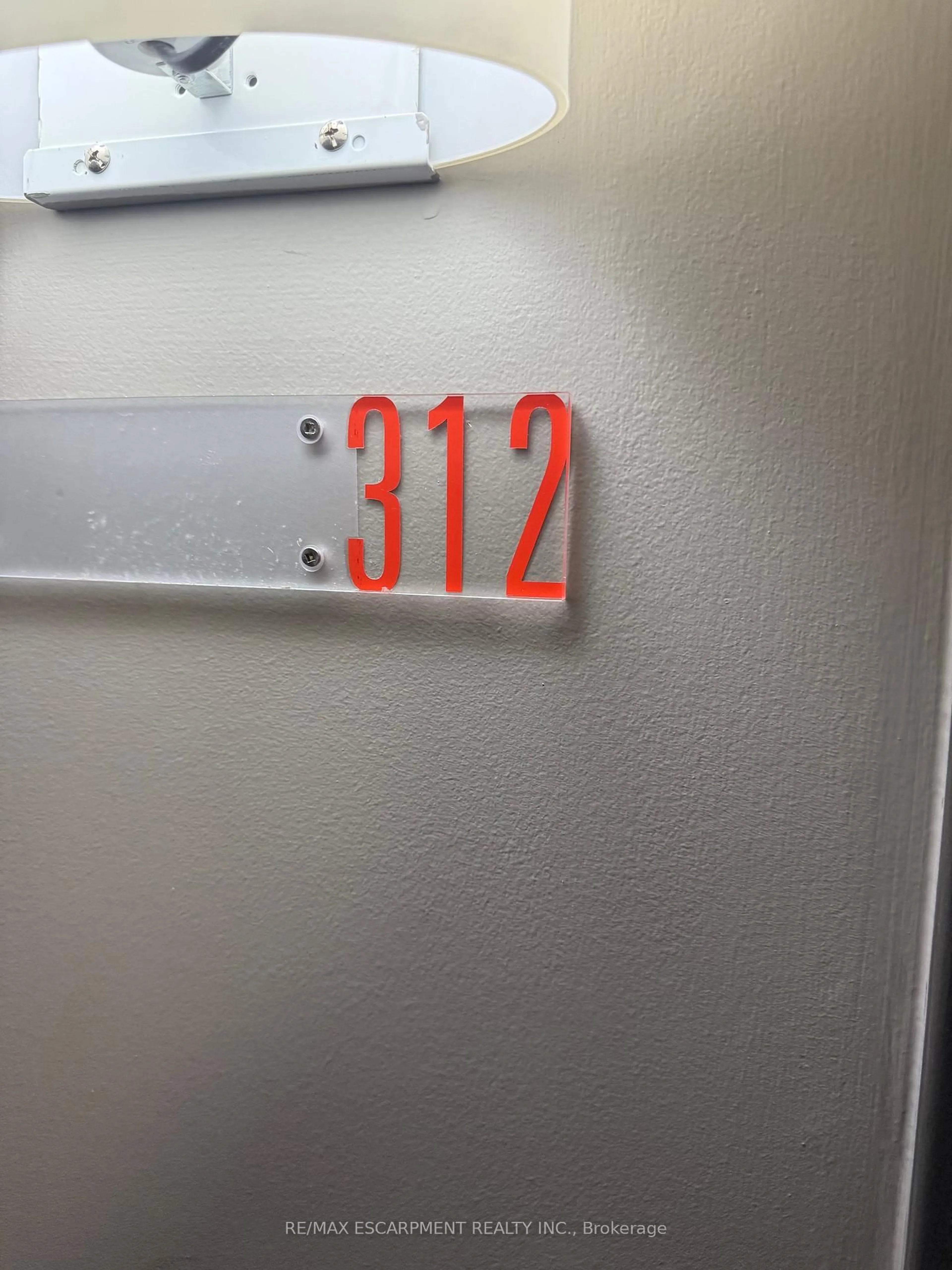 Indoor entryway for 1040 The Queensway #312, Toronto Ontario M8Z 0A7