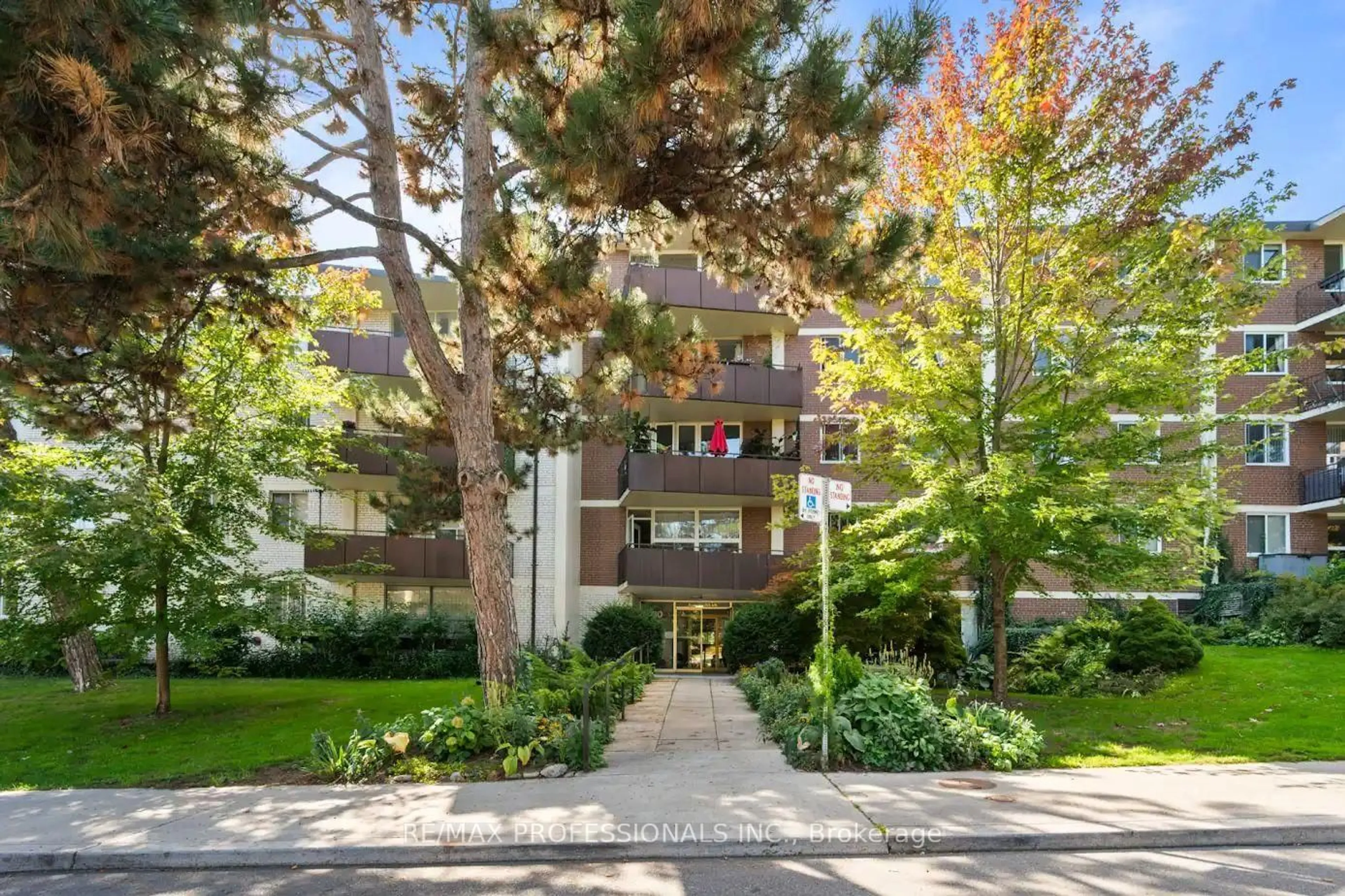 Unknown for 80 Coe Hill Dr #4, Toronto Ontario M6S 3C9