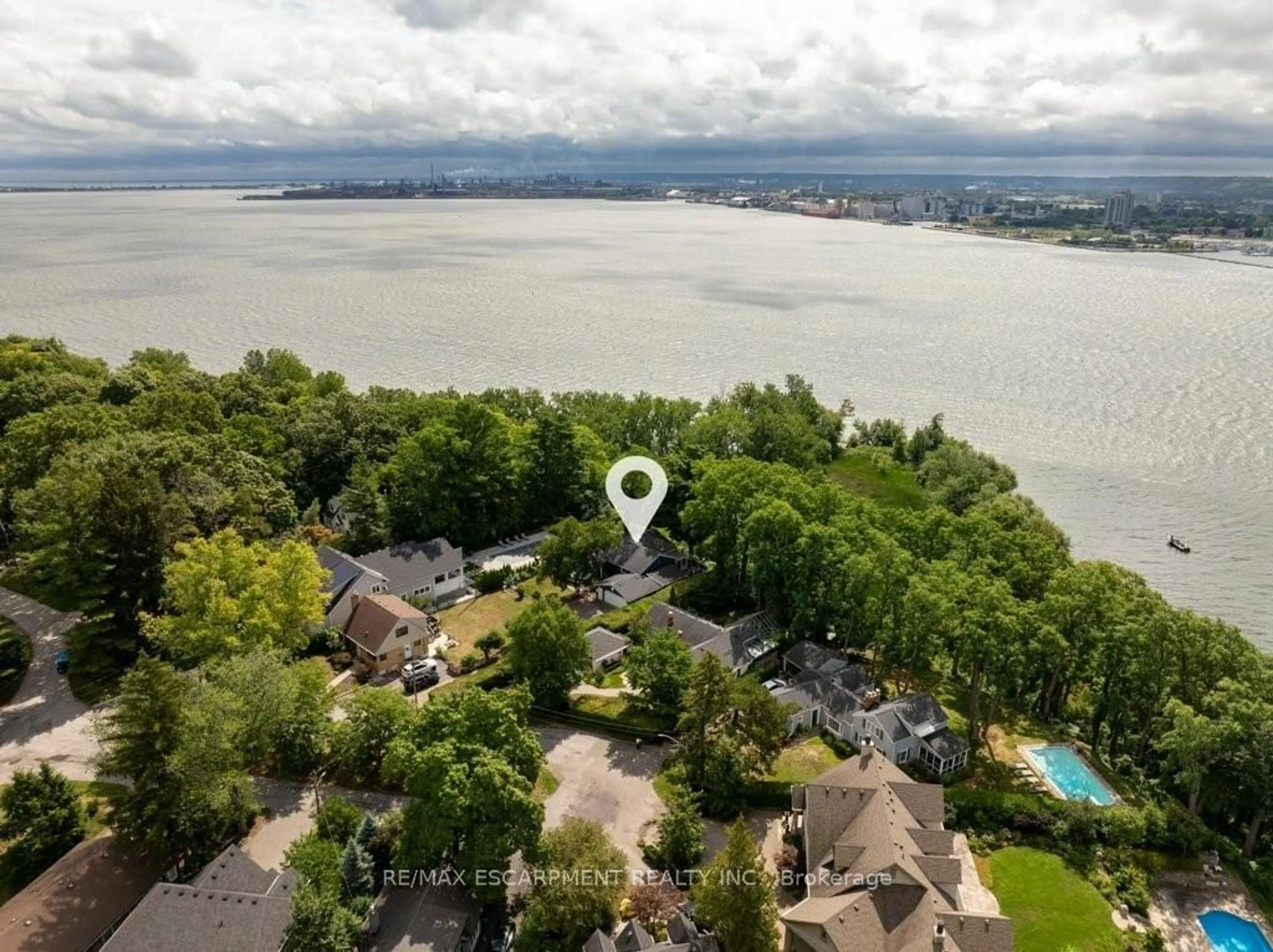 A pic from outside/outdoor area/front of a property/back of a property/a pic from drone, water/lake/river/ocean view for 636 West Oval Dr, Burlington Ontario L7T 1B9