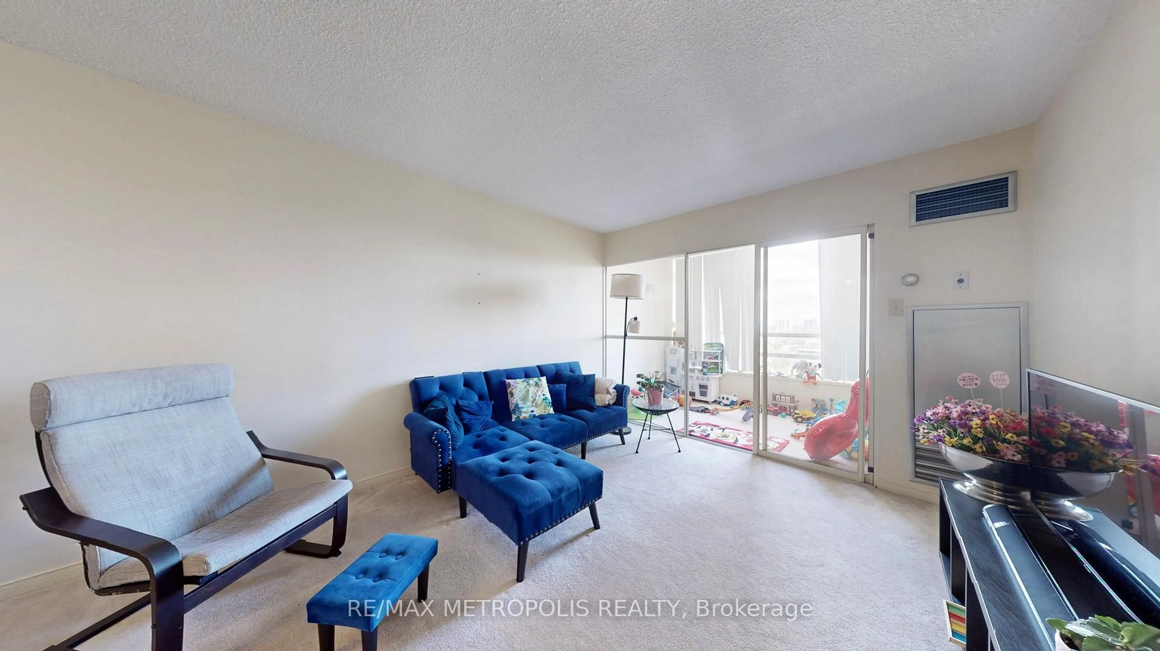 Living room with furniture, unknown for 75 King St #1709, Mississauga Ontario L5A 4G5