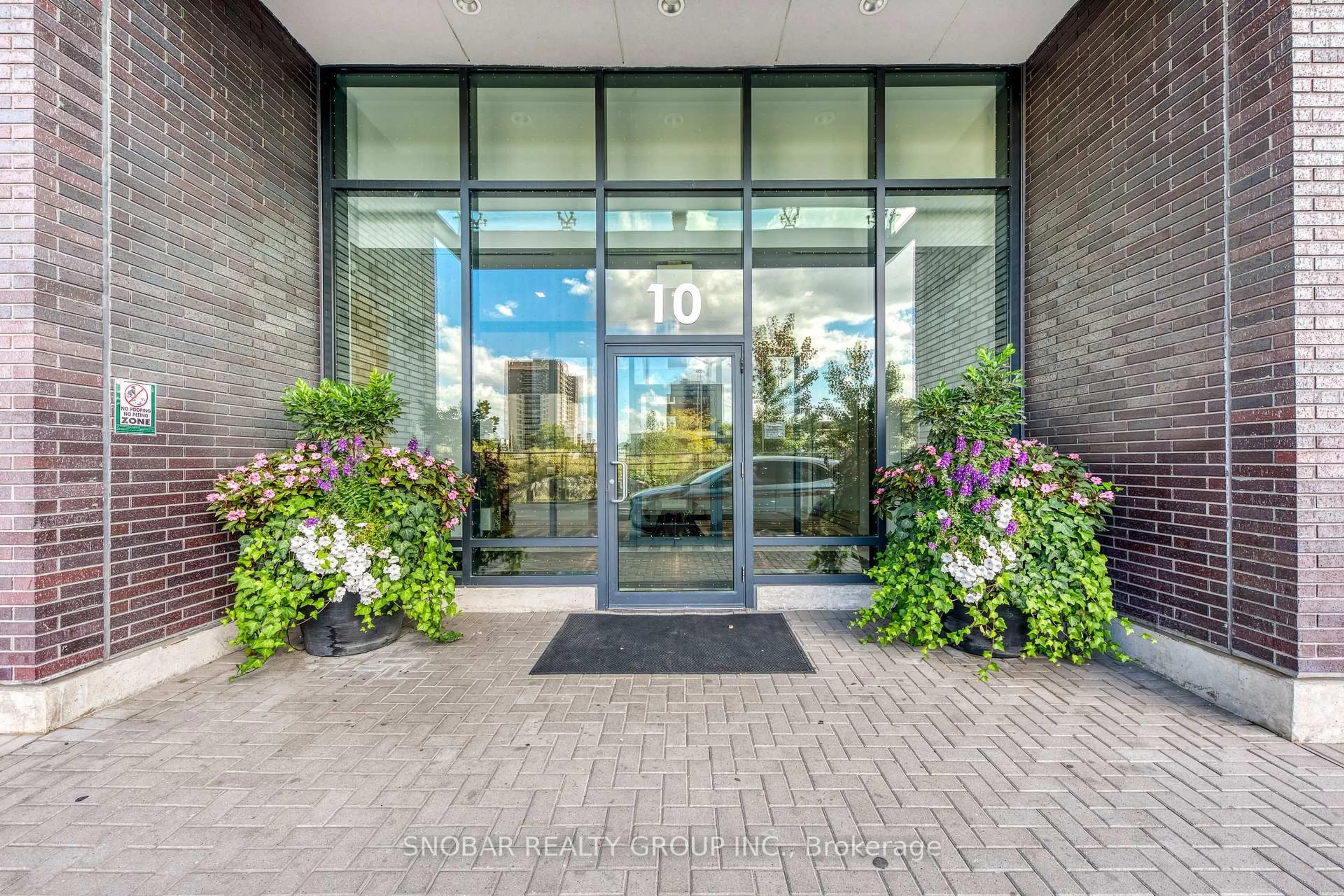 Indoor foyer for 10 Gibbs Rd #501, Toronto Ontario M9B 6L6