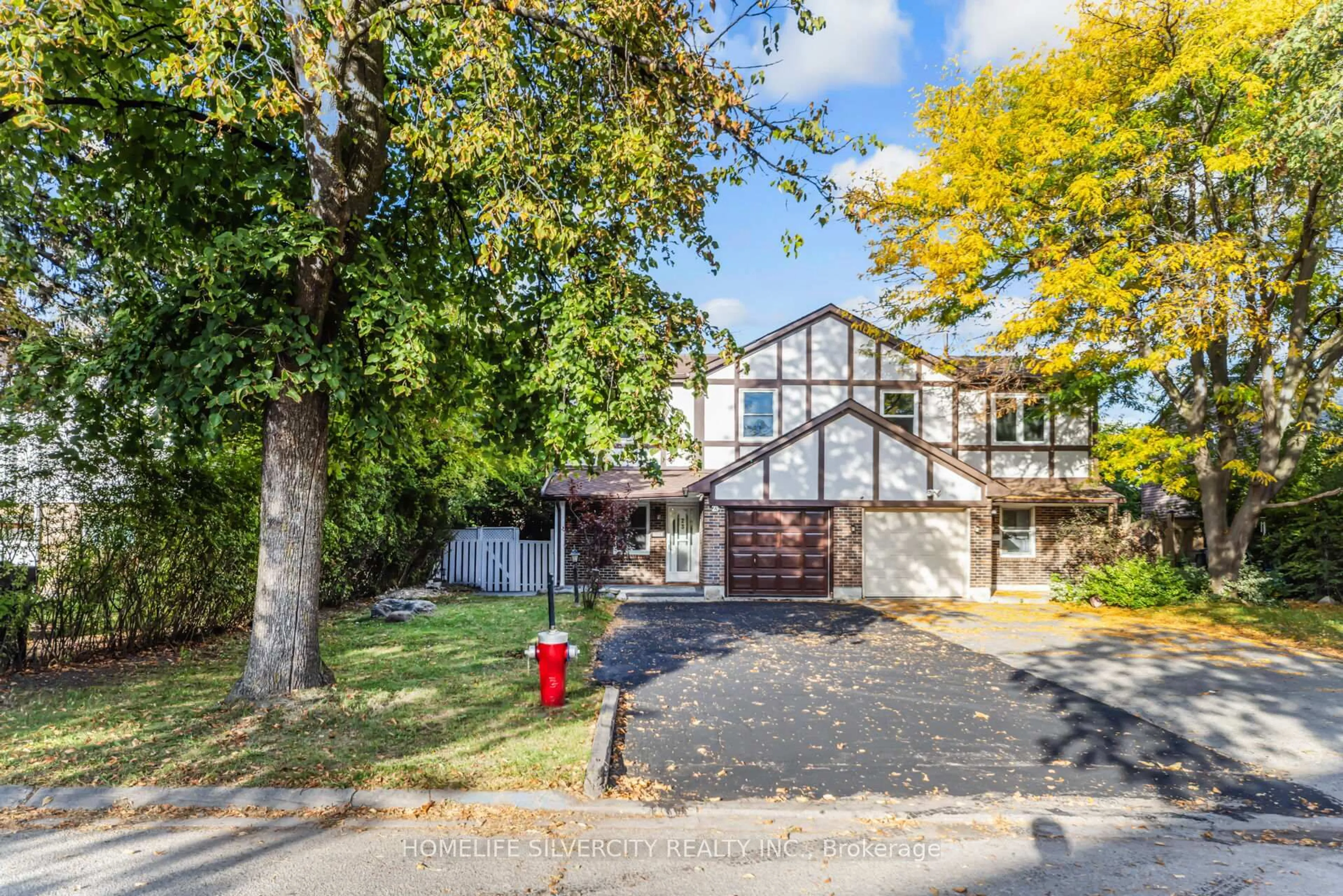 Home with vinyl exterior material, street for 23 Judith Cres, Brampton Ontario L6S 3J3